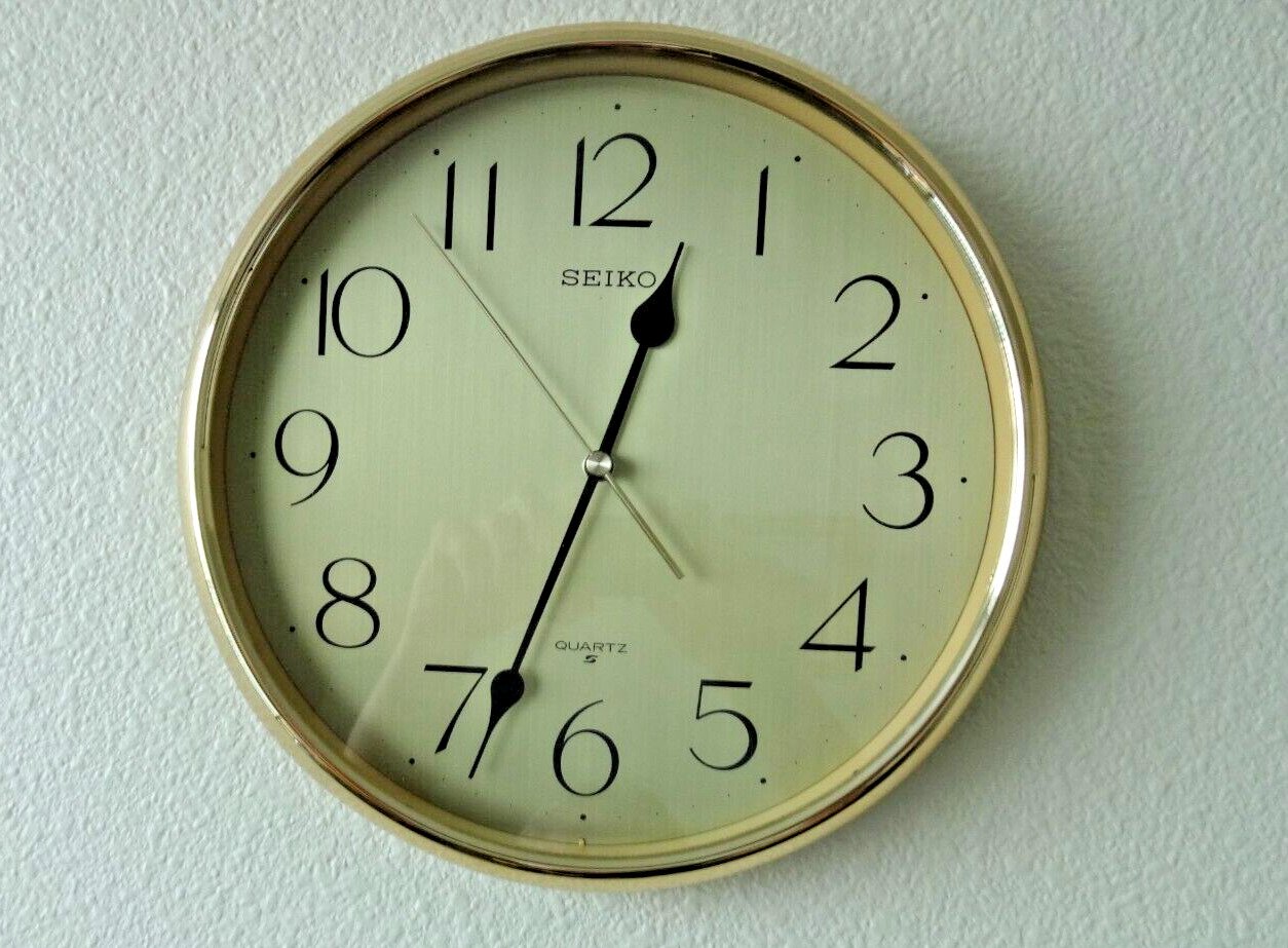 Seiko Seikosha Gold Frame Gold Face 11 in Quartz Wall Clock Model QXA015