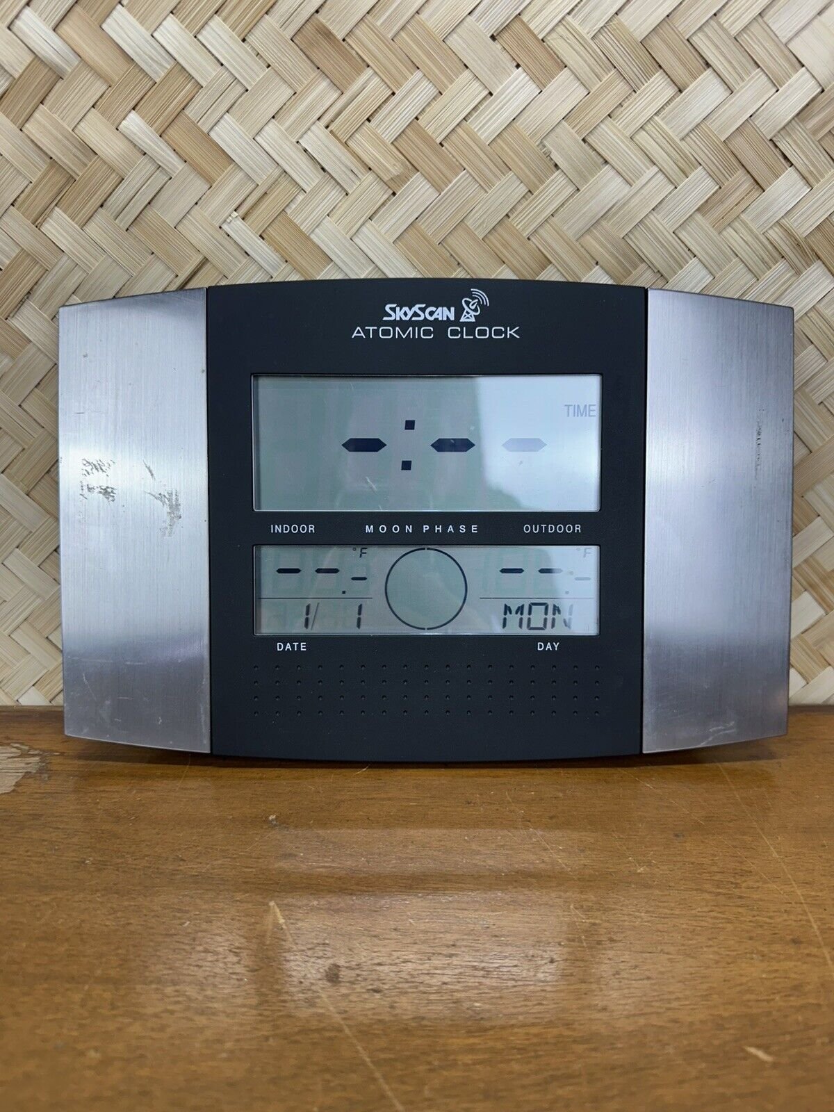 SkyScan Atomic Clock w/Moon Phase Indoor and Outdoor Temperature, Model 86722ALU