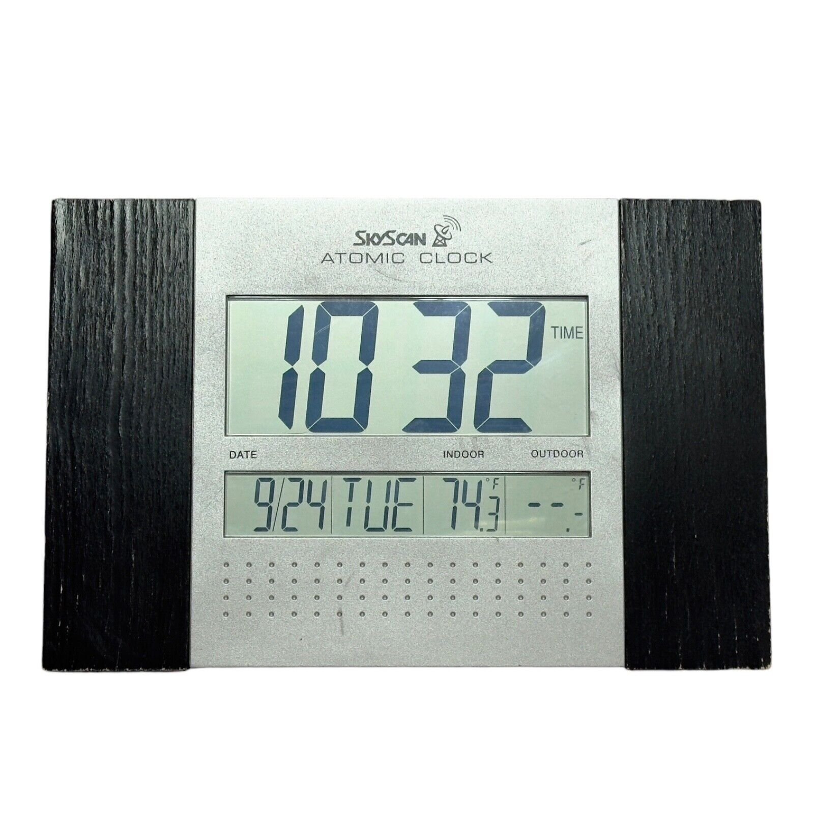 SkyScan Digital Atomic Wall Desk Clock Read
