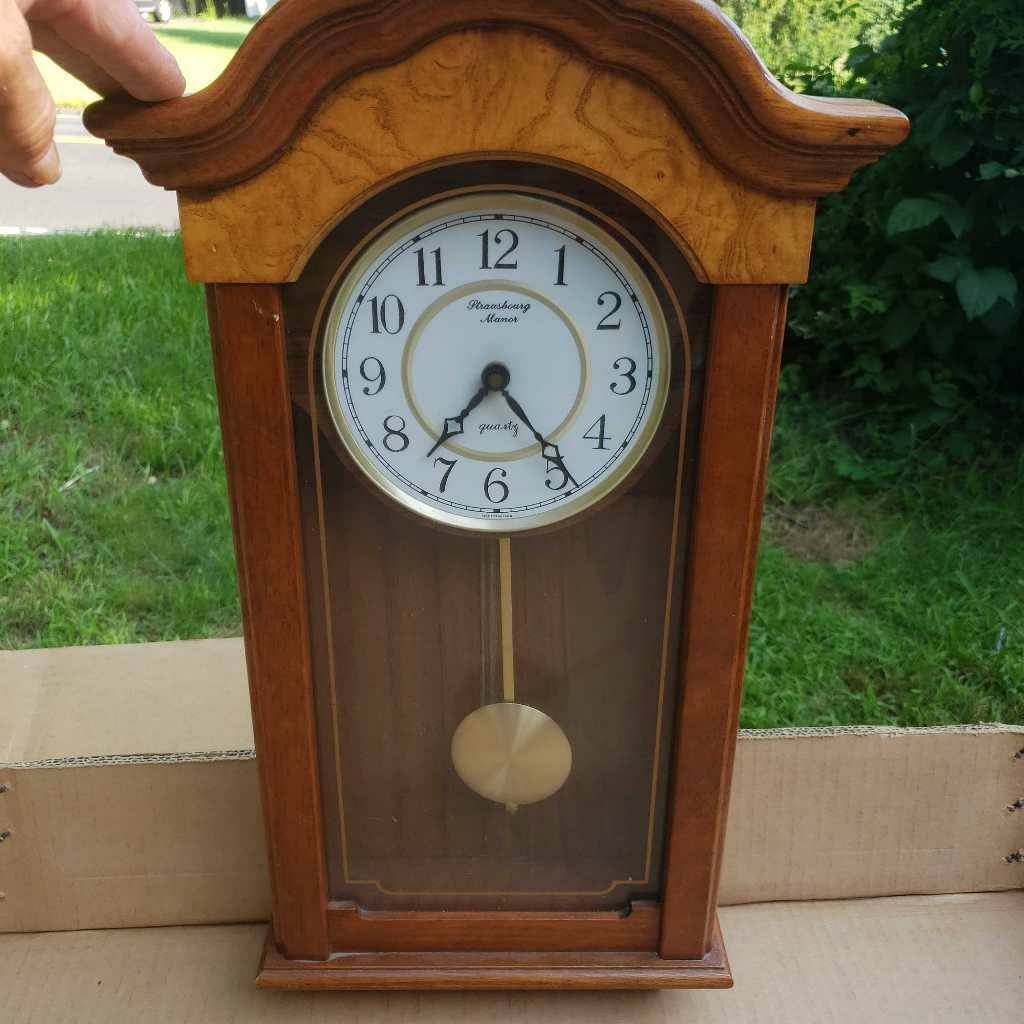Strausbourg Manor Wall Clock Quartz Pendulum Veneer 12-Hour Display Wood