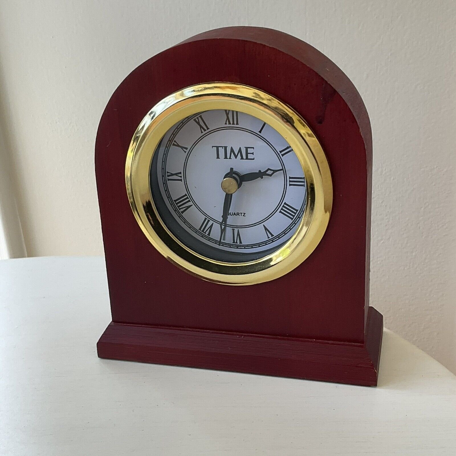 Time Magazine Desk Clock Mahogany Wood Gold Rim Quartz Analog Roman Numeral