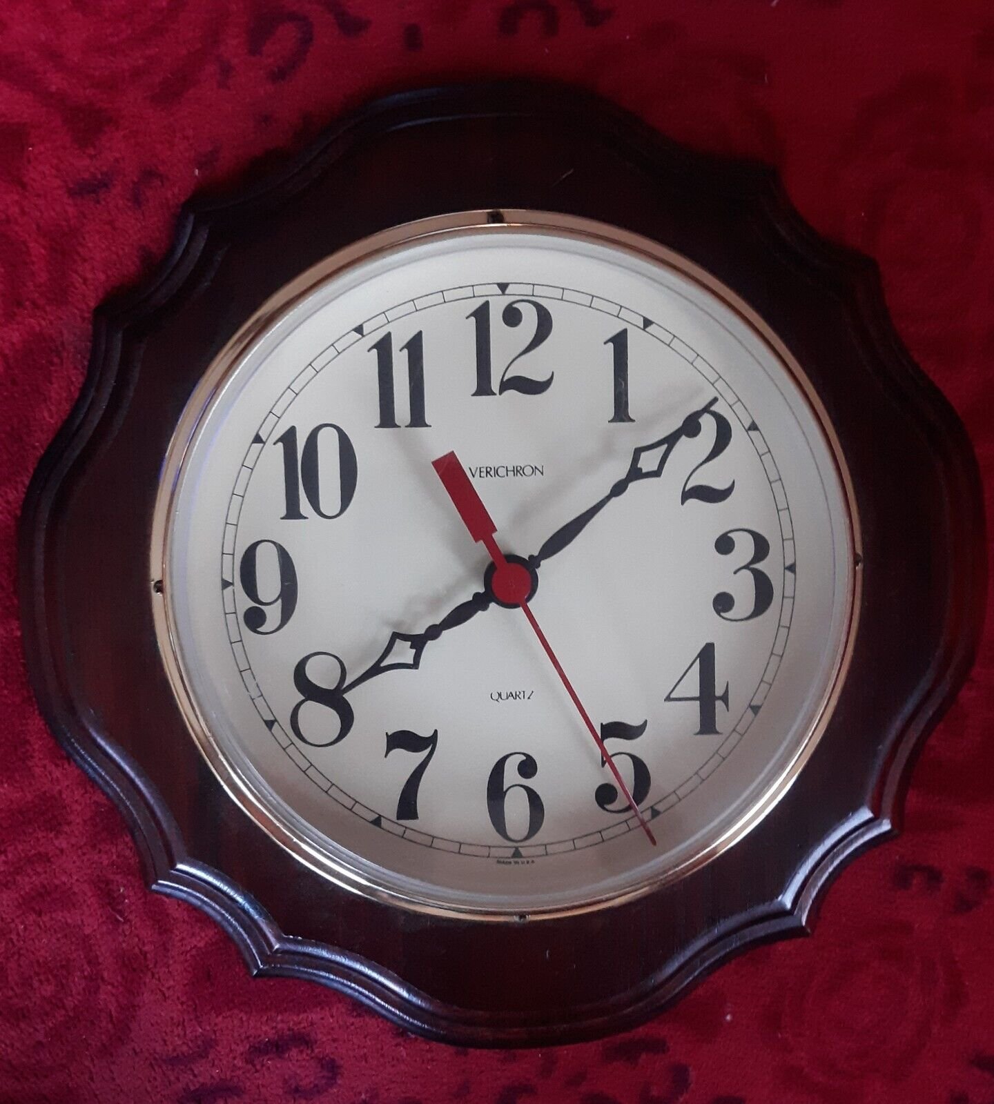 Vintage Harris Mallow Verichron Quartz Wooden Wall Clock-Made in USA Runs Great