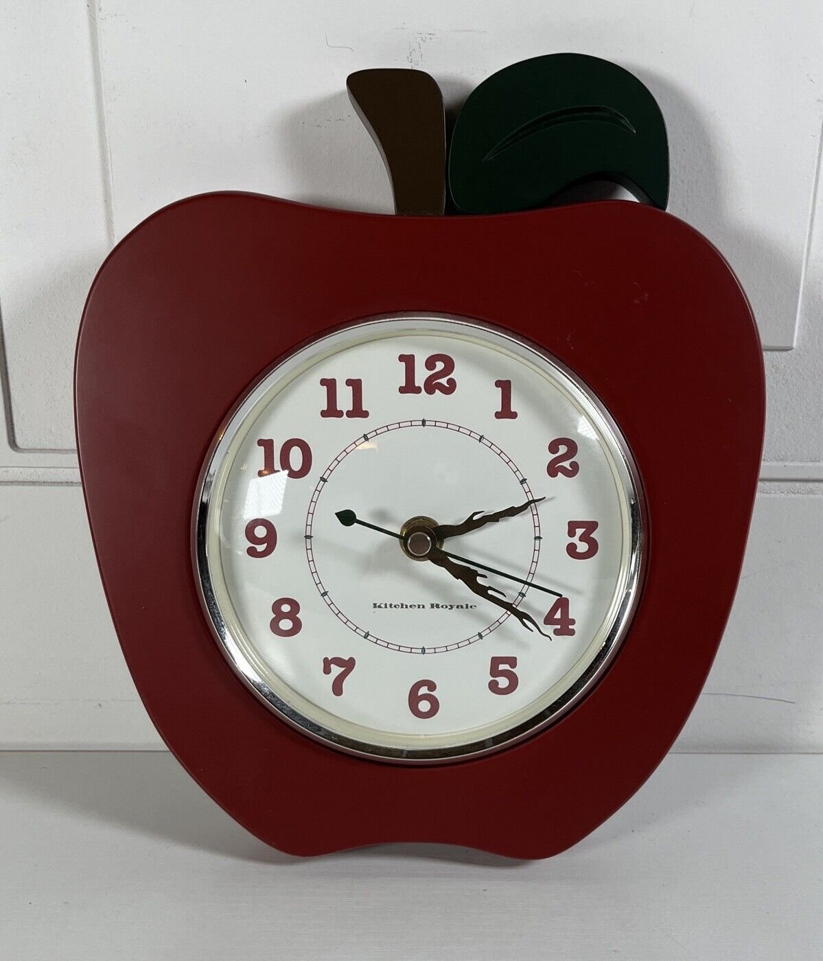 Vintage Kitchen Royale 9 inch Apple Clock Farmhouse Country Made in the USA
