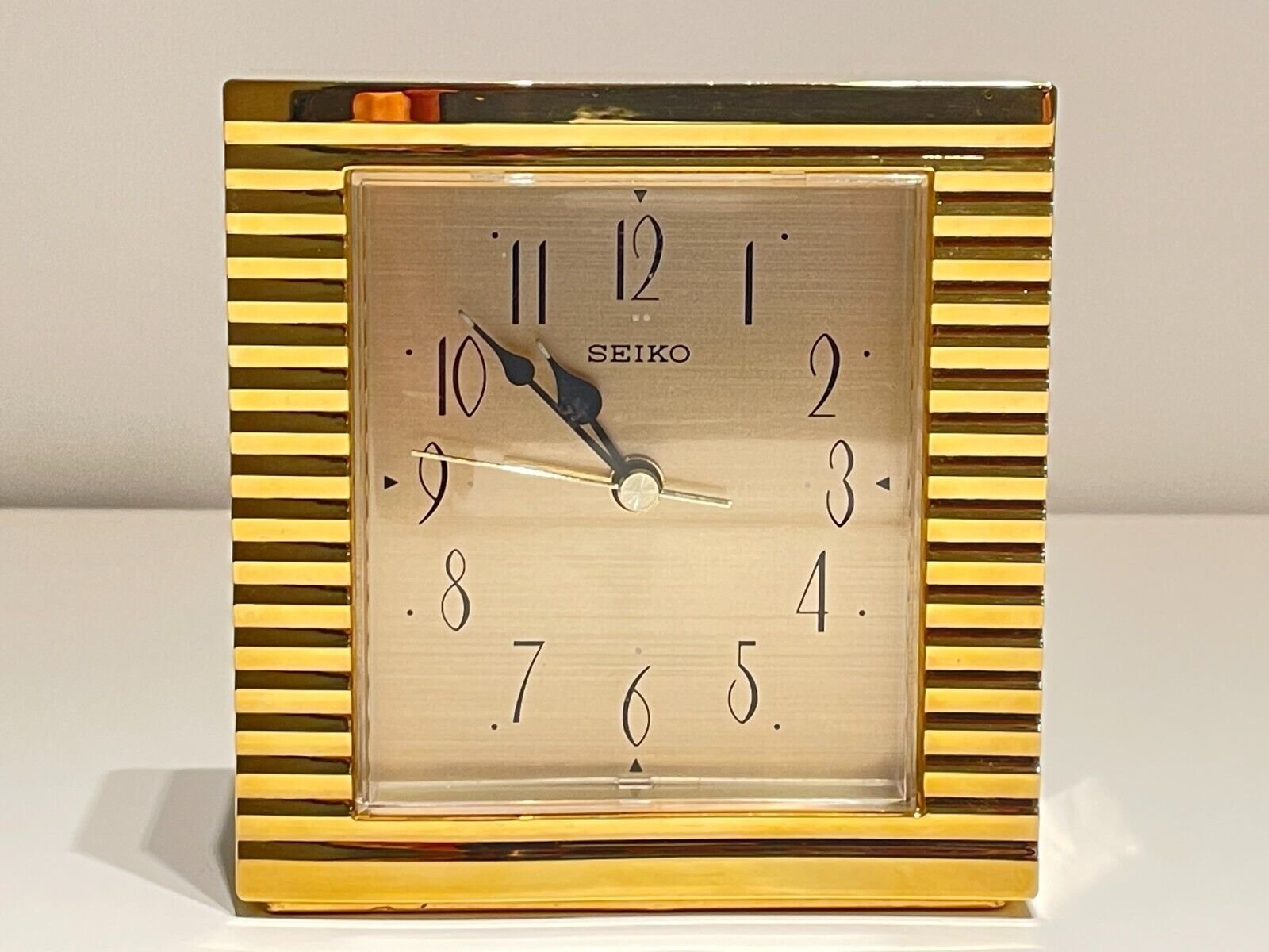 VINTAGE RARE LUXURY GOLDEN TONE DESK TABLE SQUARE ALARM QUARTZ CLOCK "SEIKO"
