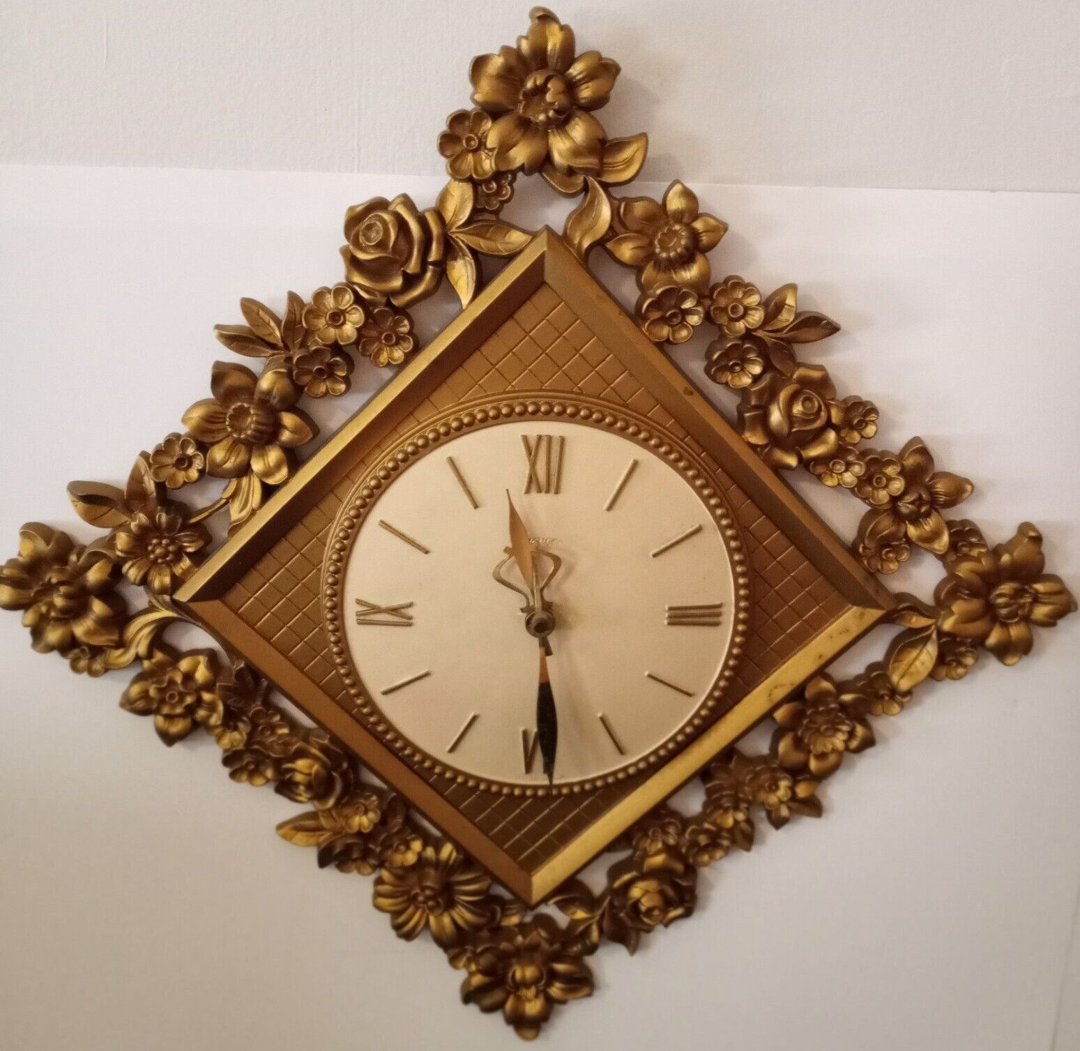 Vintage Syroco Gold Ornate Wall Clock w/Rose Design