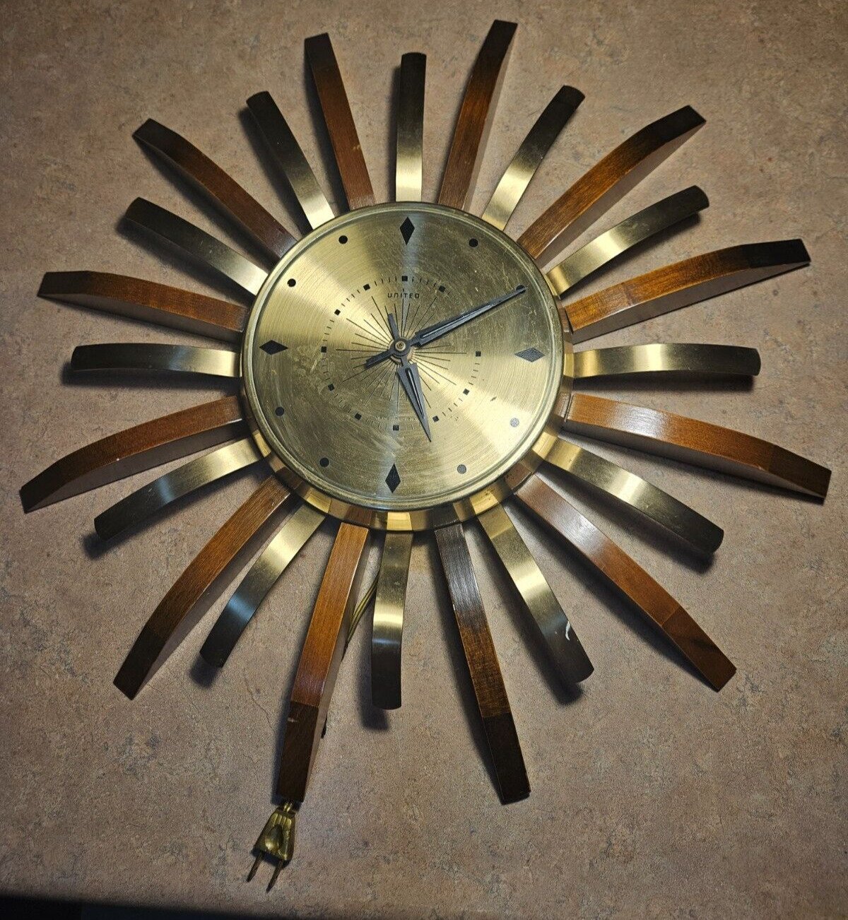 VTG 24” UNITED ATOMIC STARBURST - SUNBURST MCM WALL CLOCK 1950’s