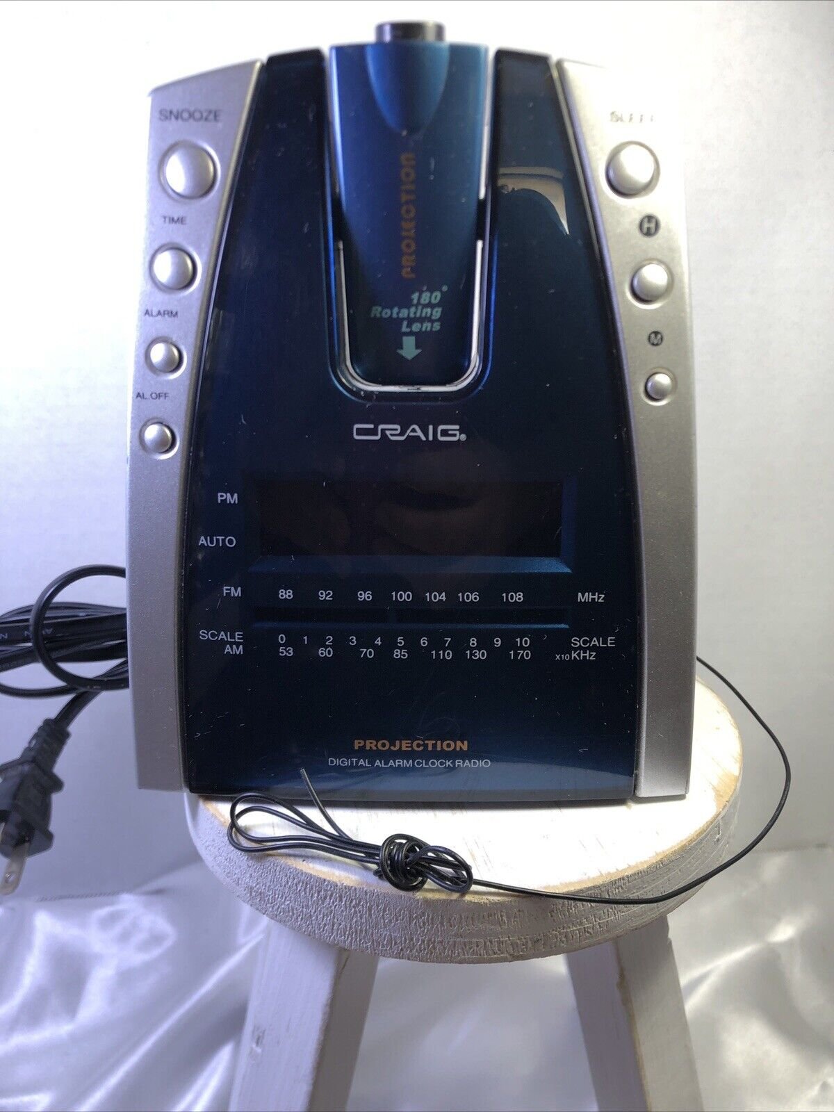 Craig Alarm Clock Radio Digital Projection Rotating Lens AM/FM Model CR41025