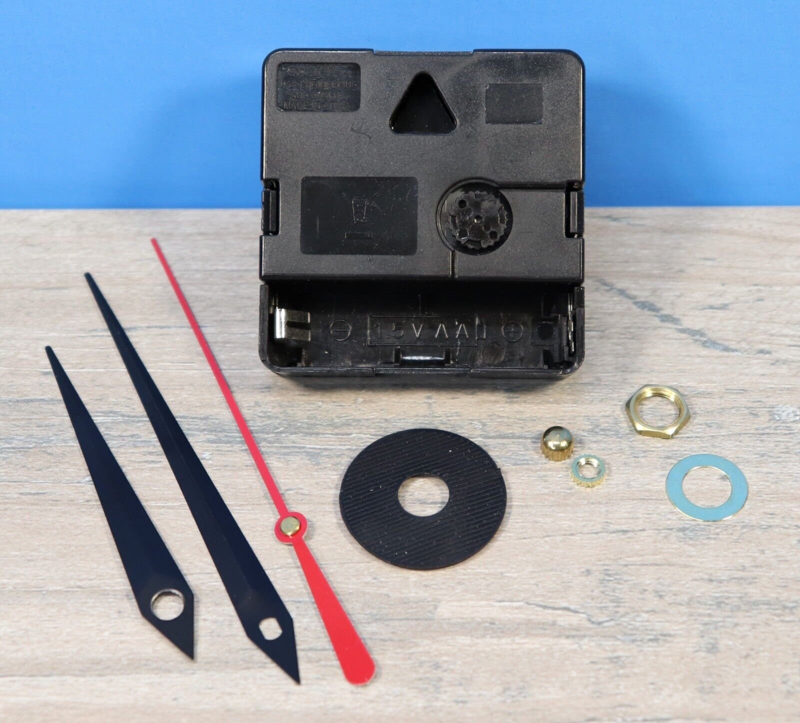 Quartex Q-80 Quartz Battery Clock Movement 1/4" Thick Dial 11/16" Shaft SWORD