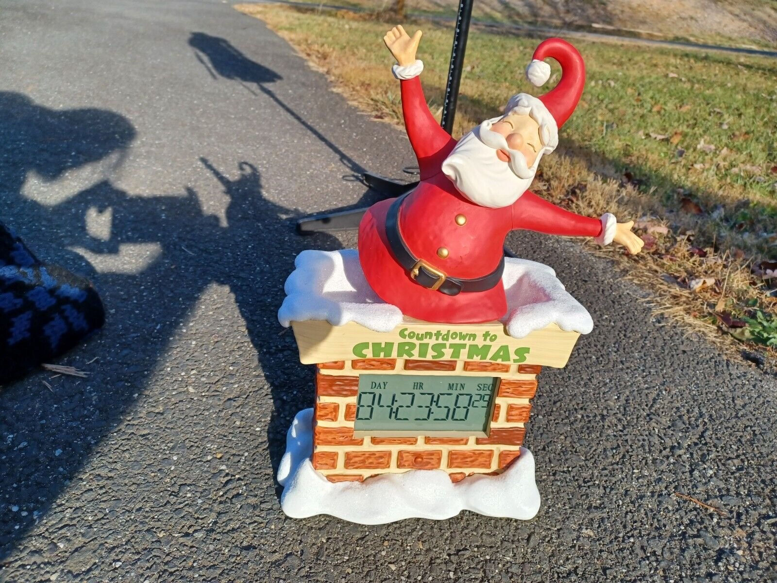 2011 2012 HALLMARK LARGE 15” TABLETOP COUNTDOWN TO CHRISTMAS SANTA CLOCK