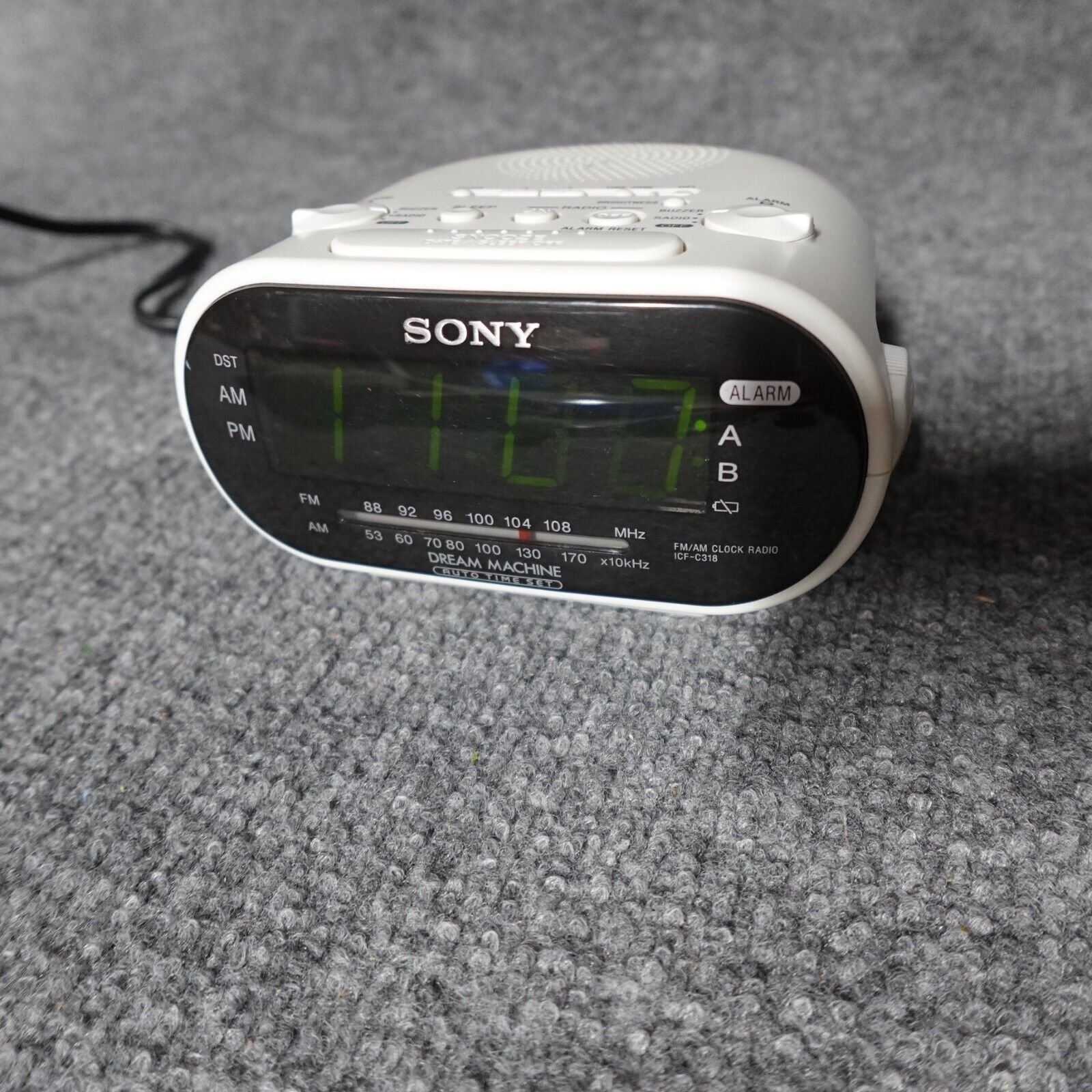 Sony Clock Radio Dream Machine ICF-C318 Automatic Time Set With Dual Alarm White