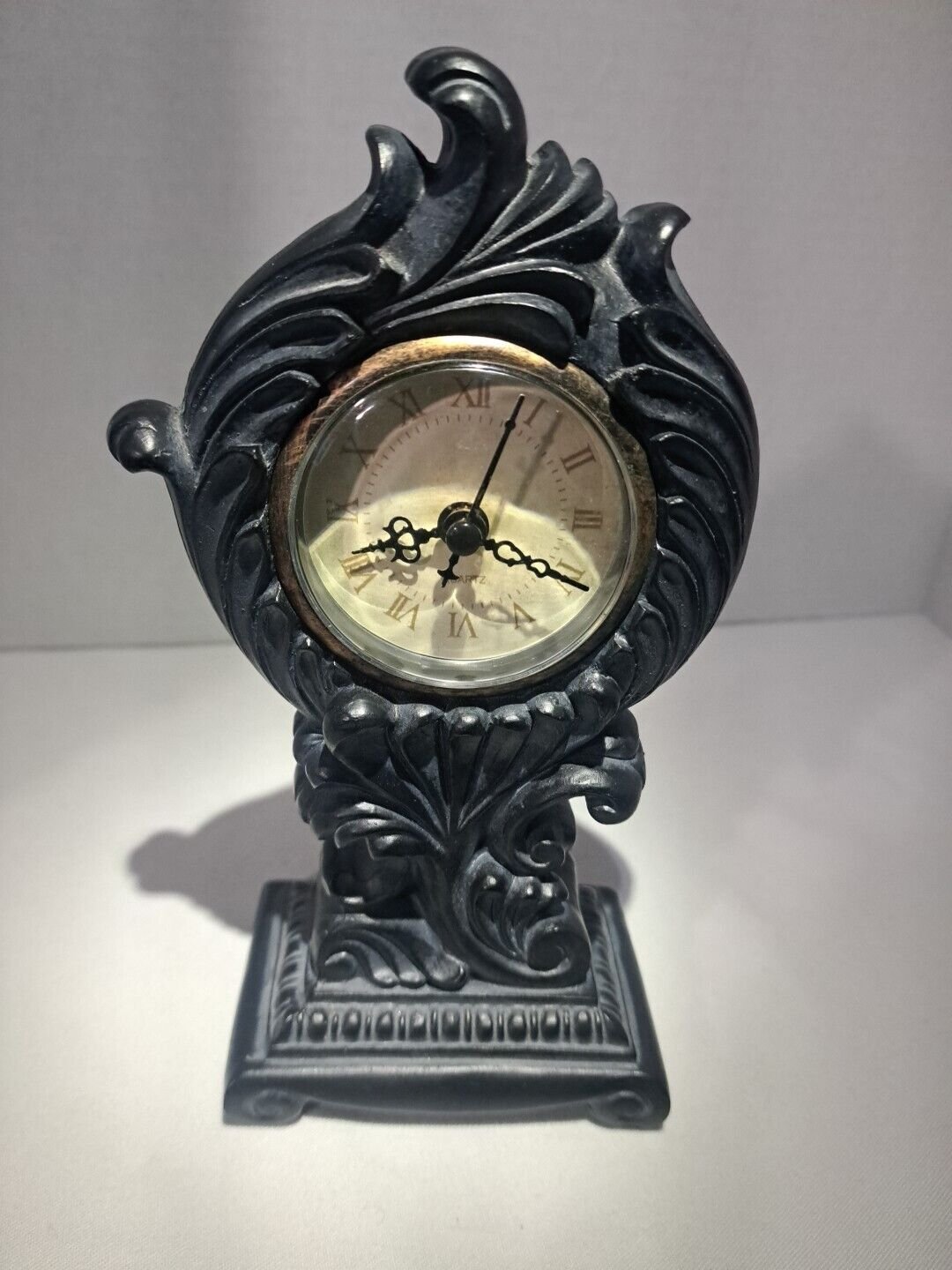 Vintage Wooden-Look (Resin) Mantle Clock 8"