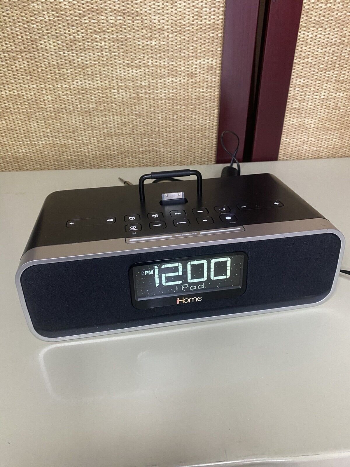 iHome iD91 Dual Alarm Clock Stereo FM Radio - Black Charging