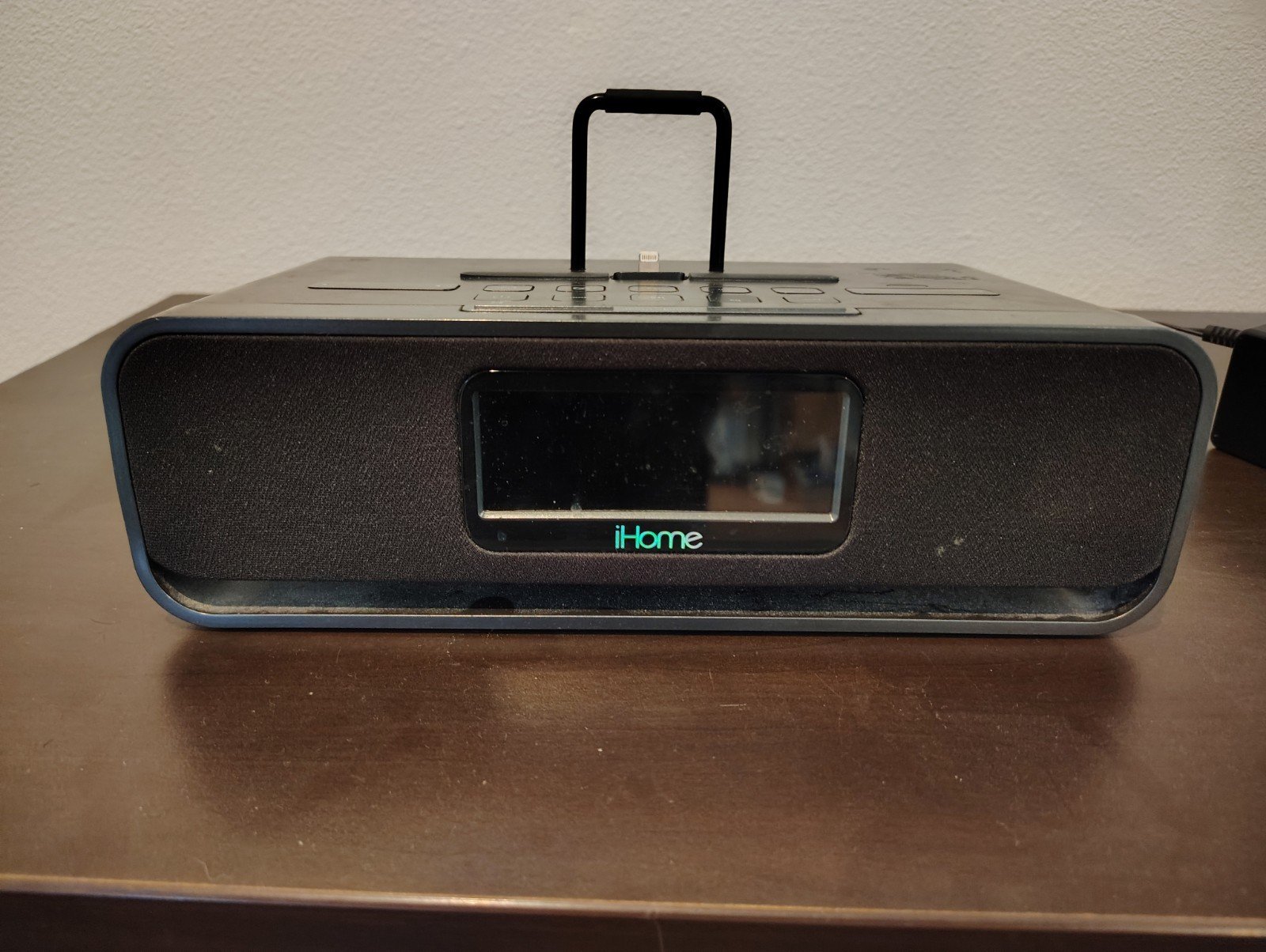 iHome Idl91 Dual Charging Stereo FM Clock Radio With Lightning Dock and USB for