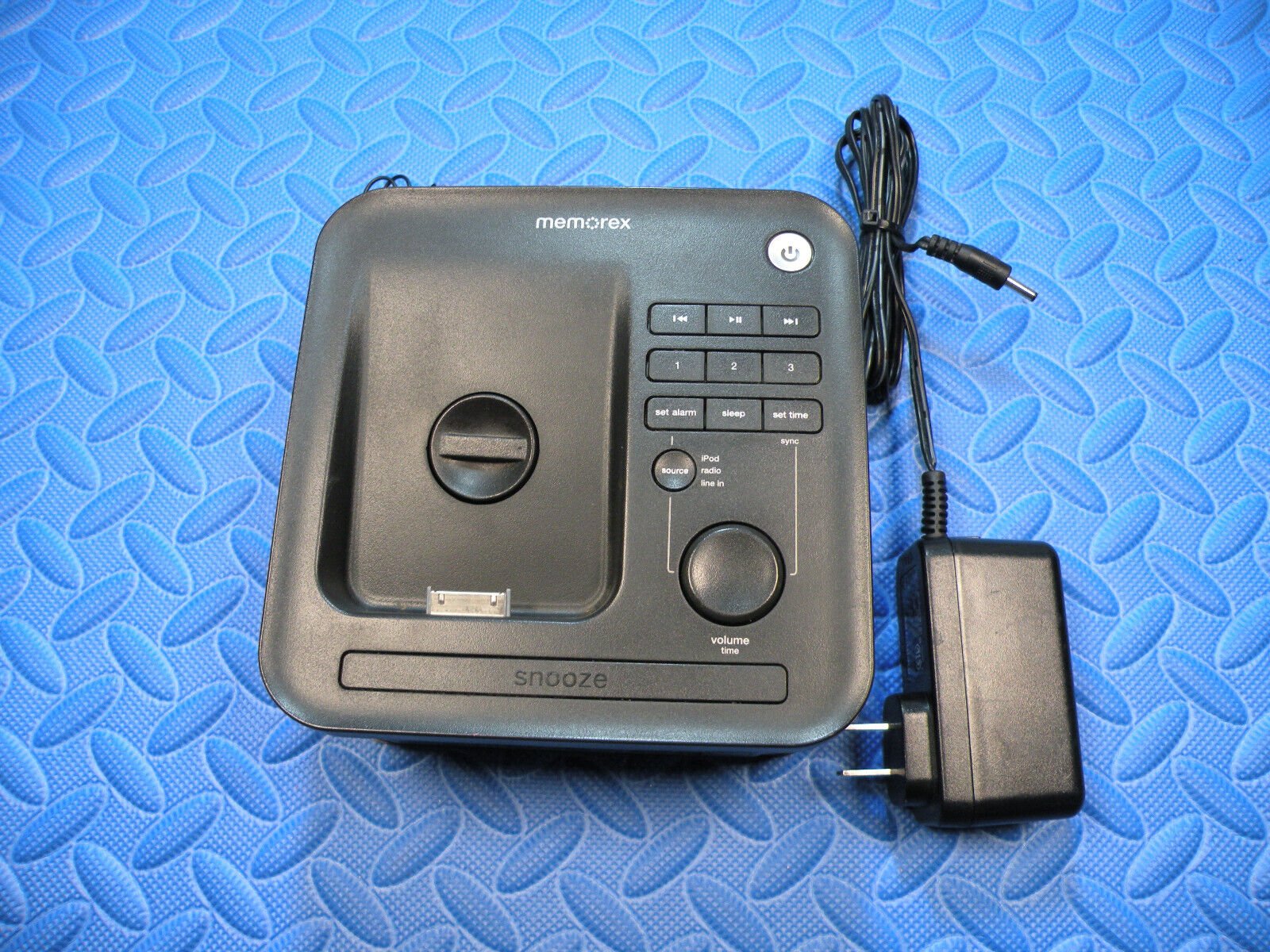 Memorex MI4604PBLK Digital FM Alarm Clock Radio iPod iPhone Docking Station