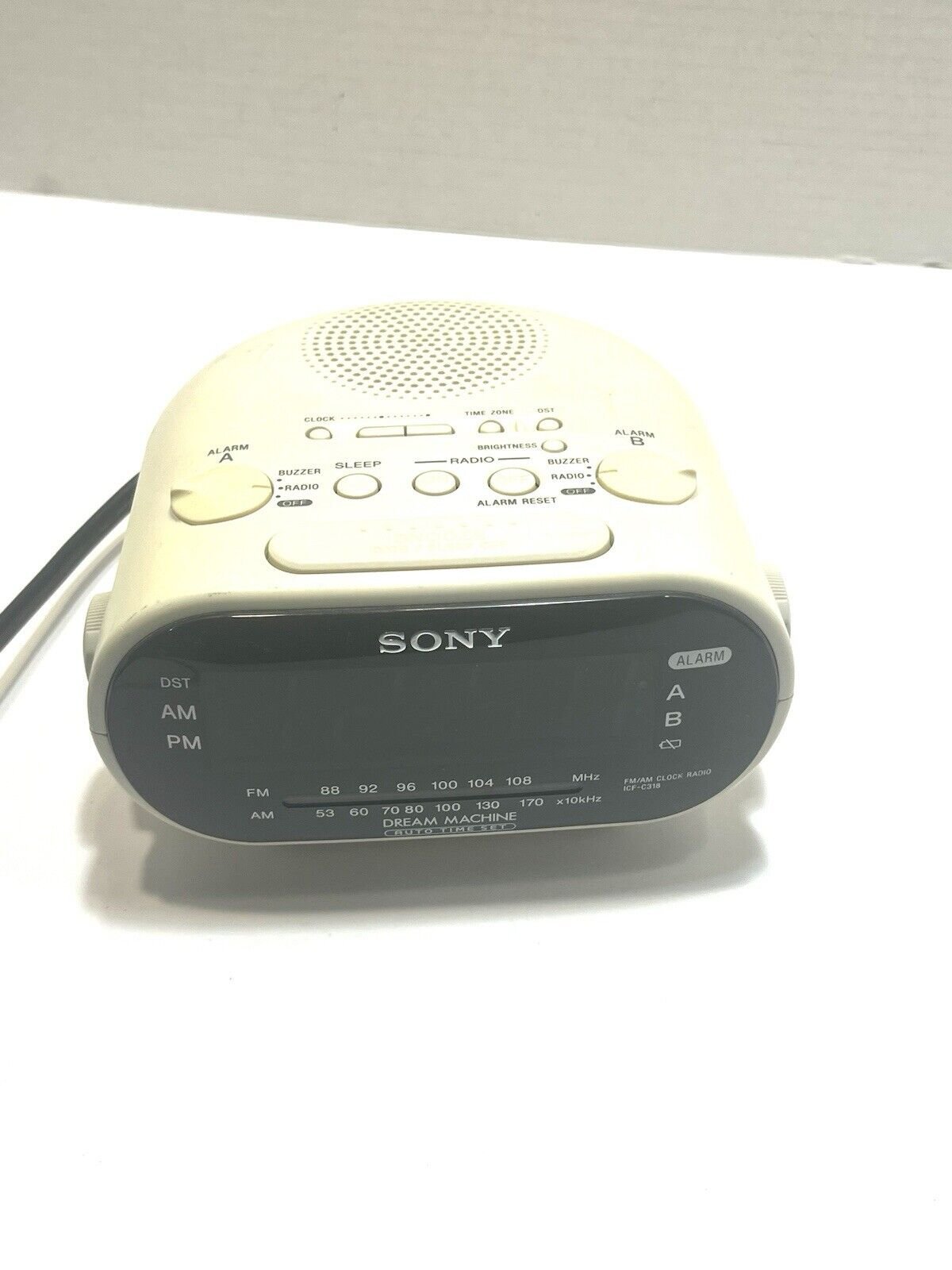 Sony Dream Machine Alarm Clock ICF-C318 White Dual Alarm w Automatic Time Set