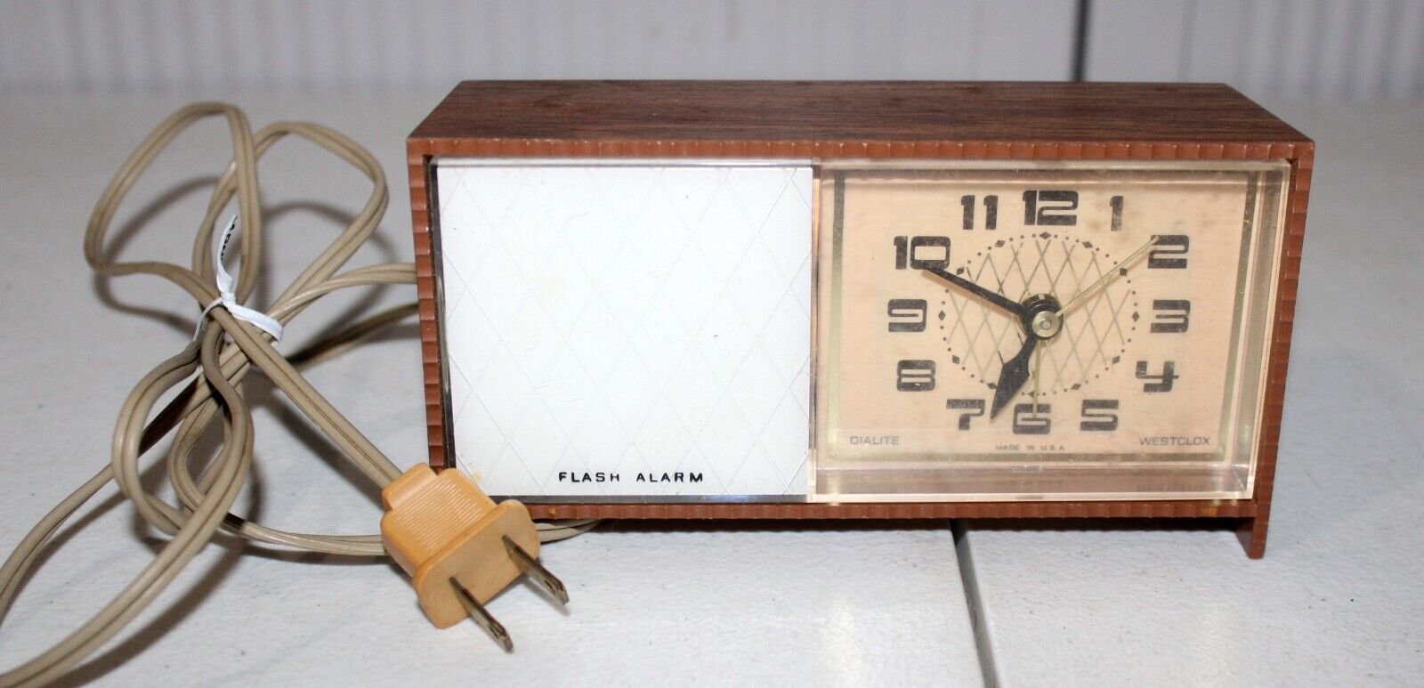 Vintage Westclox Moonbeam Flashing Light Alarm Clock Model # 22108 Tested/Works
