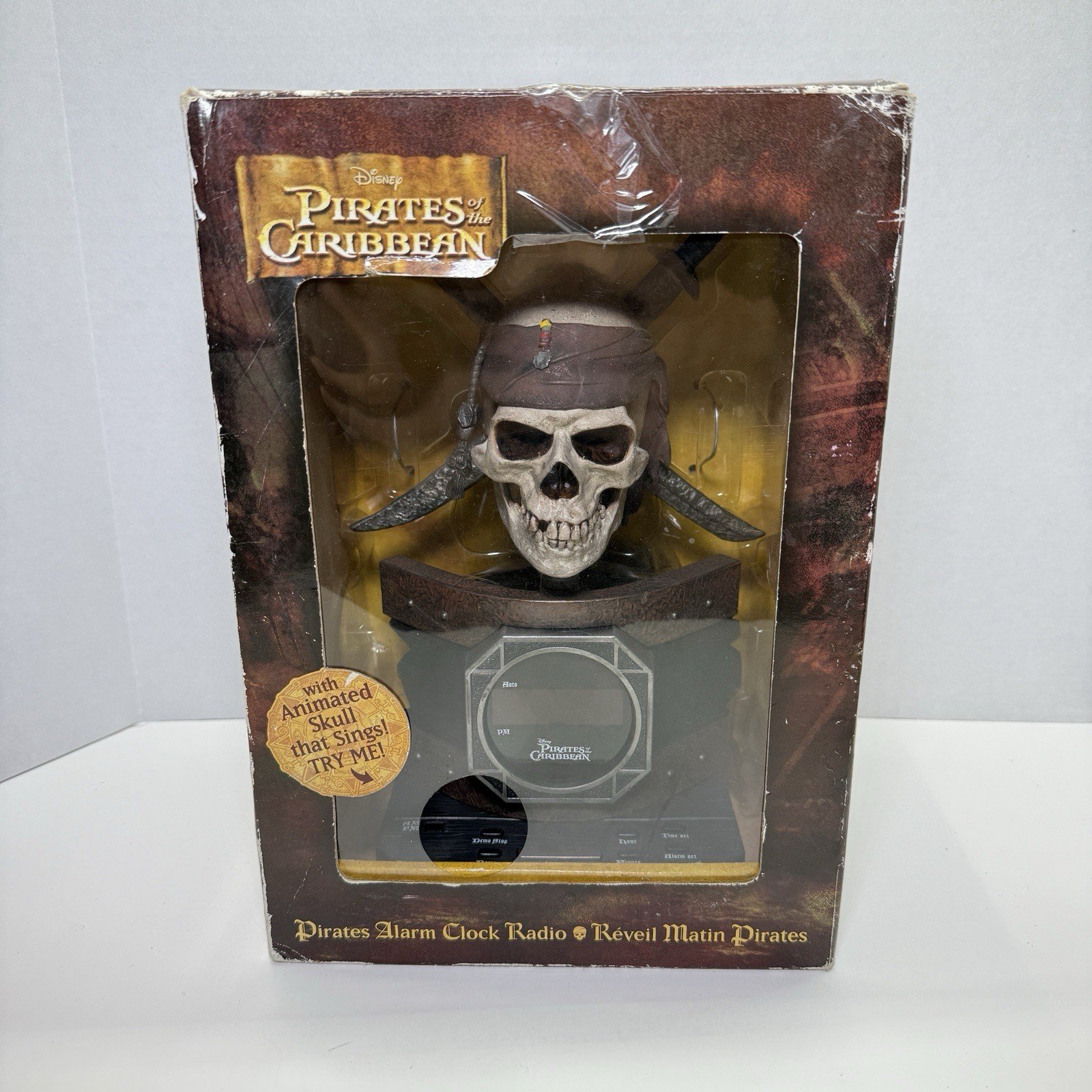 Disney Pirates Of The Caribbean Talking Skull Alarm Clock Radio New in Package