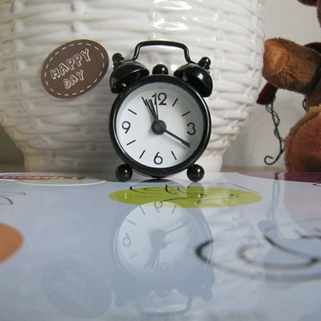 LINMOUA Horseshoe Mechanical Alarm Clock Manual Wind Up Vintage Metal Clock Cute Black