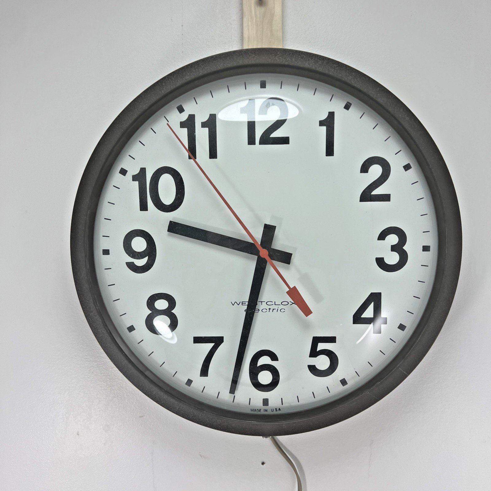 OLD VINTAGE WESTCLOX WALL CLOCK SWEEPING SECOND HAND WORKS TESTED