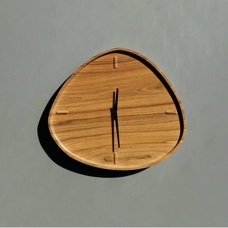 [PJ Collection] Irregular Shape Wood Wall Clock, Decorative Modern Wall Clock, Decorative Modern Wall Clock, Battery Operated, Silent Non-Ticking (Cherry Wood Pattern)