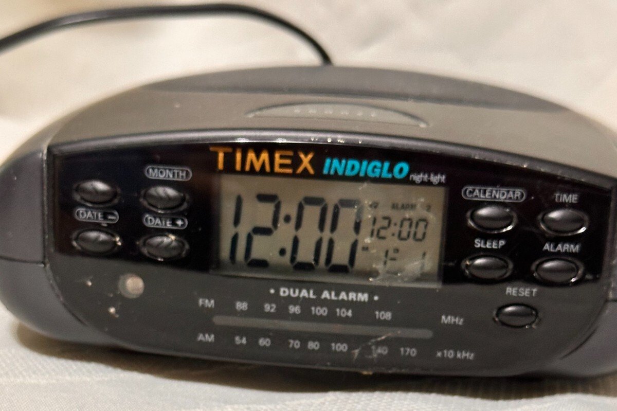 Tested Timex Indiglo T433B Dual Alarm FM/AM Calendar Clock Radio Night-Light