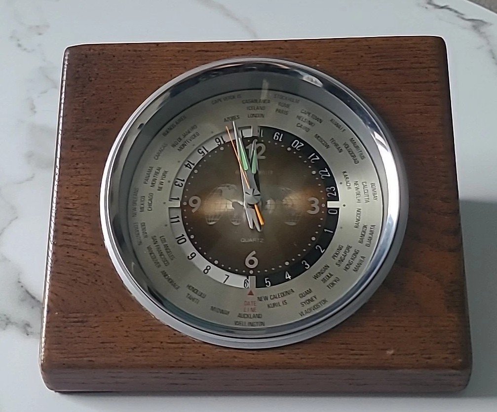 Vintage Howard Miller World Time Desk Clock 622-300 Oak Case W/ Glow Hands Works