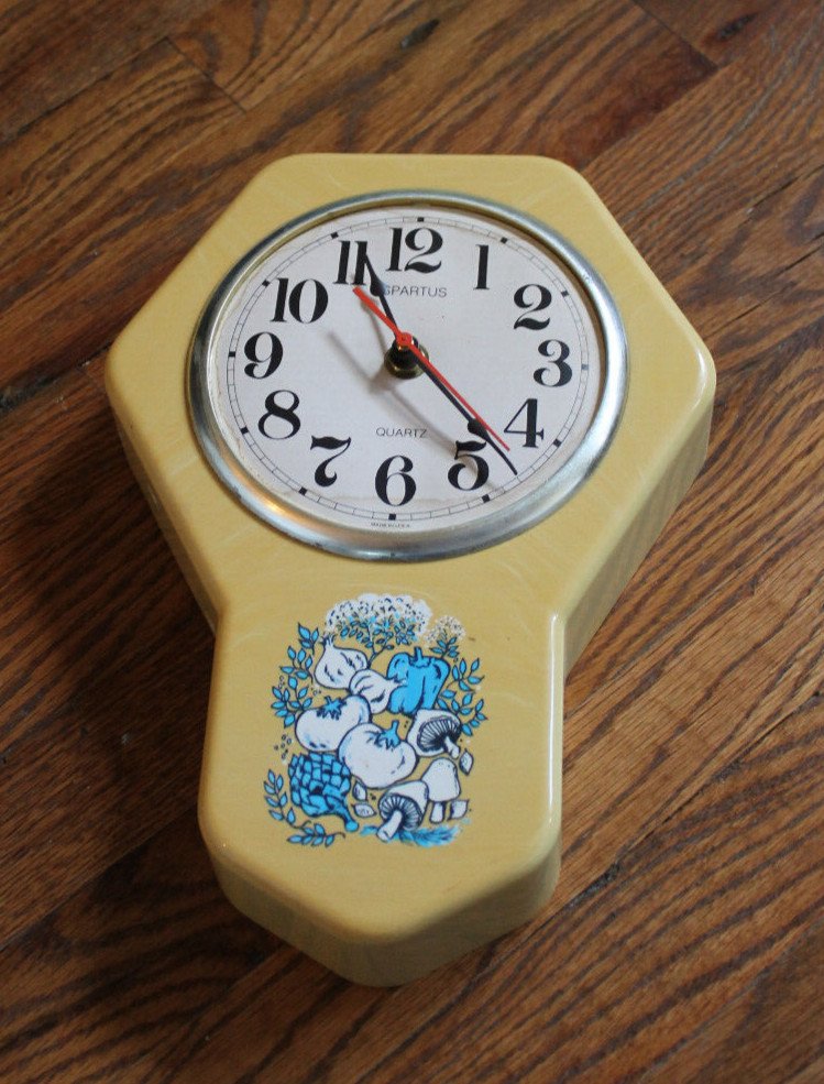 Vintage Kitchen Spartus Clock Mid Century Mushrooms Veggies Made USA Yellow