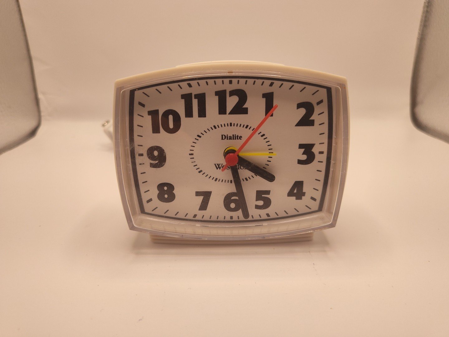 Vintage WESTCLOX Dialite Lighted Dial Alarm Clock Electric Great! 22192A