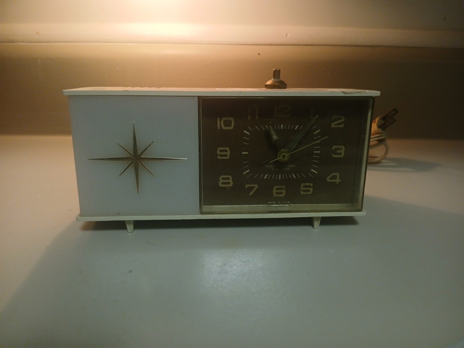 Westclox Moonbeam Style2 Antiqie White Flashing Light Alarm Clock Alarm...