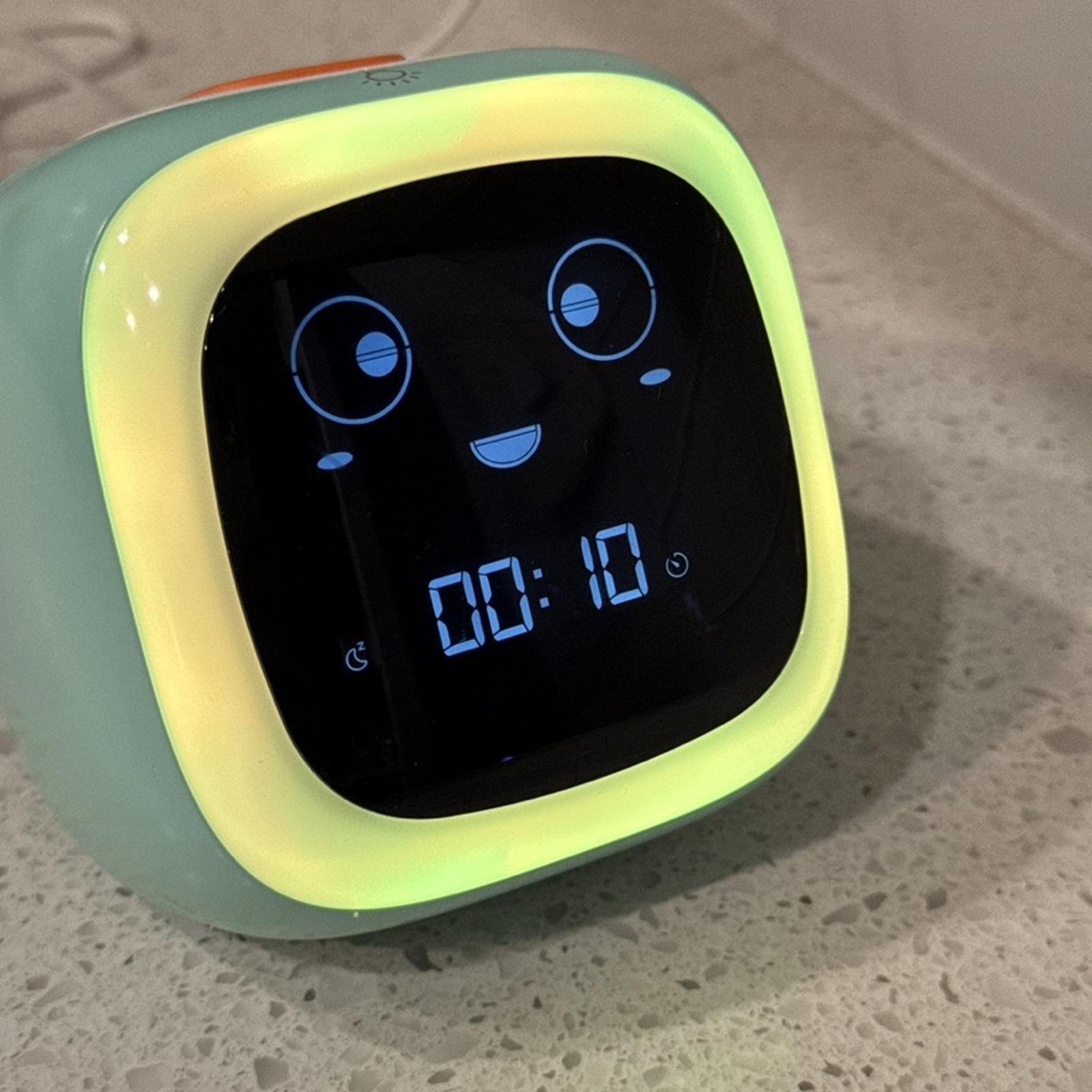 ANTOKING Kids Alarm Clock 'Ok to Wake' Night Light Sound Machine, Multicolor