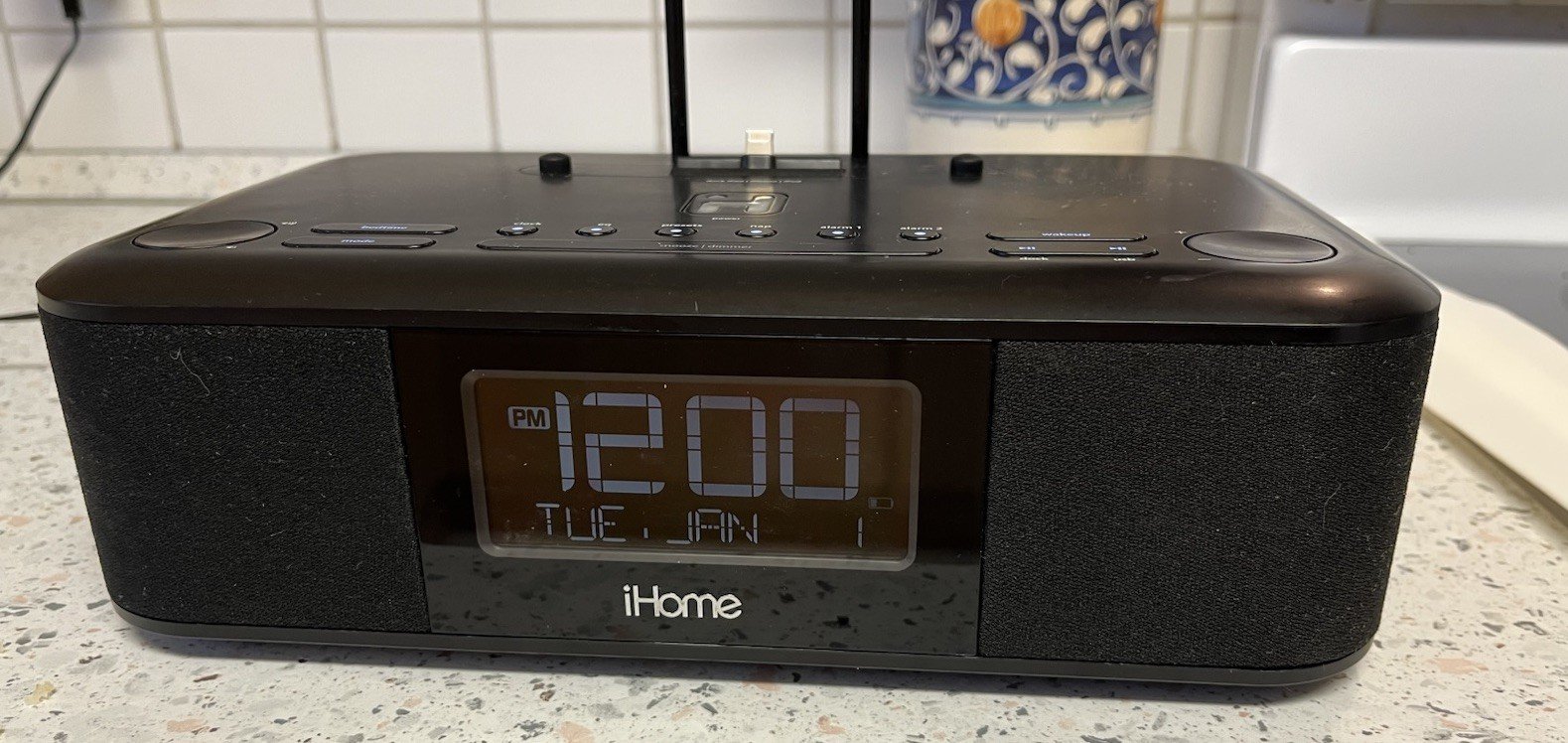 iHome iDL95 Dual Charging FM Alarm Clock Radio With Lightning Dock USB Tested