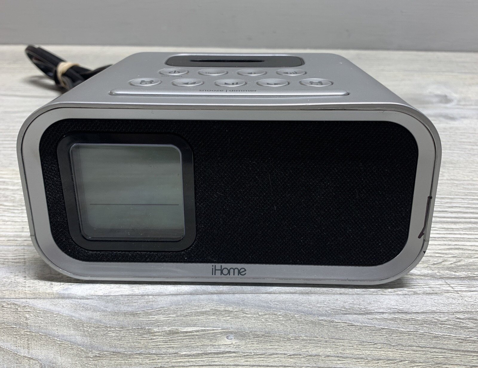 iHome iH22 Dual Alarm Clock Speaker System for Ipod iPhone Dock