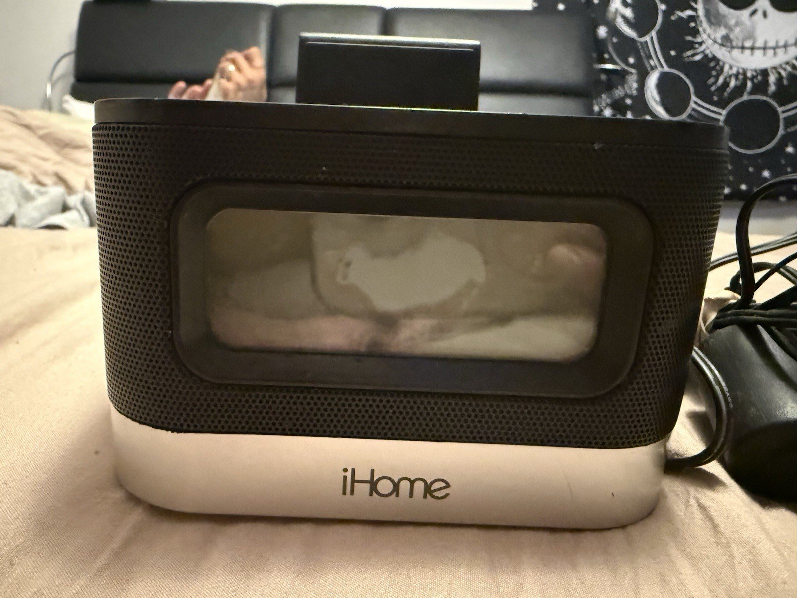 iHome iPL8 FM Radio Alarm Clock, Apple Lightning Dock USB with Adapter Works
