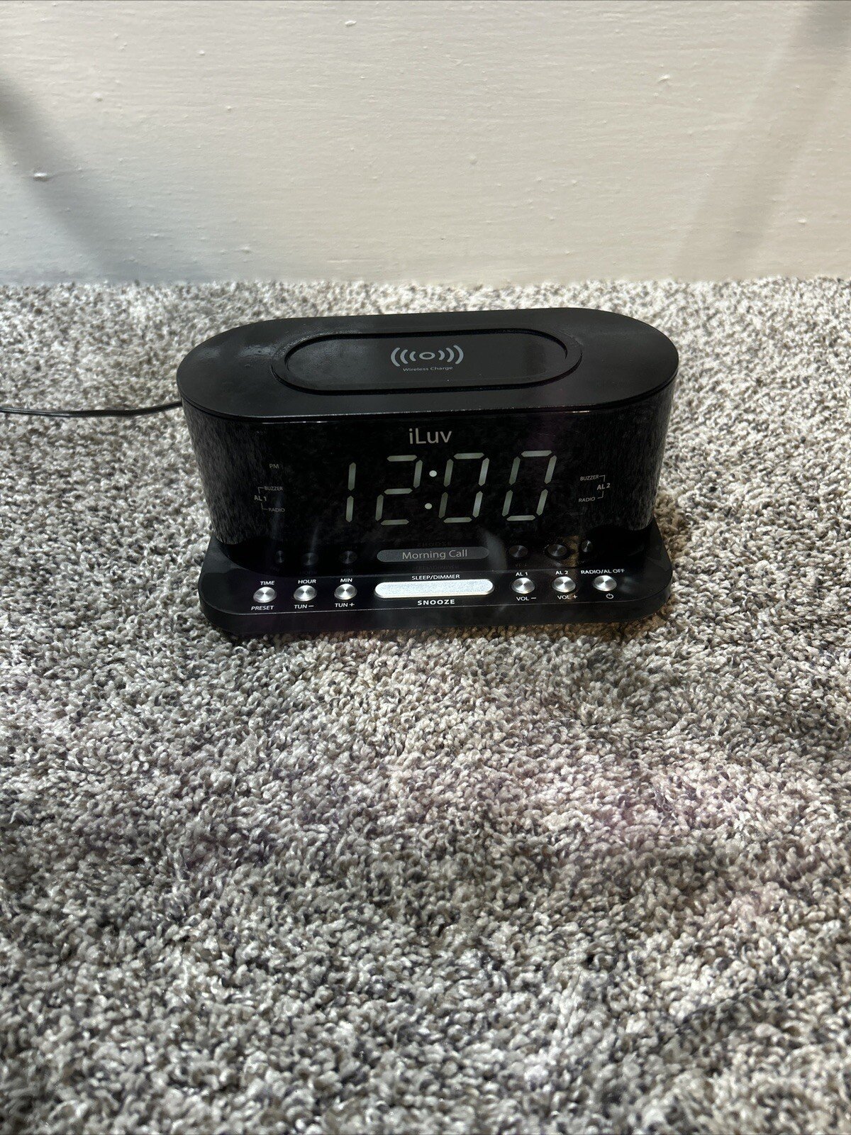 iluv(Black)alarm clock snooze with wireless charging doc radio