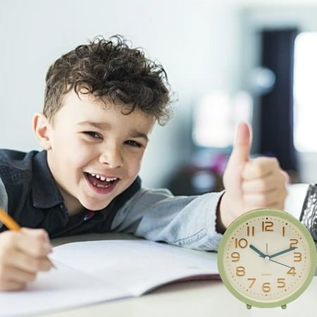 Naxoaeo Analog Alarm Clock, Bedside Clocks Battery Powered, Silent Non Ticking Travel Clock with Night Light, Snooze, Easy Set, Clock for Heavy Sleepers Elder Travel Bedroom office