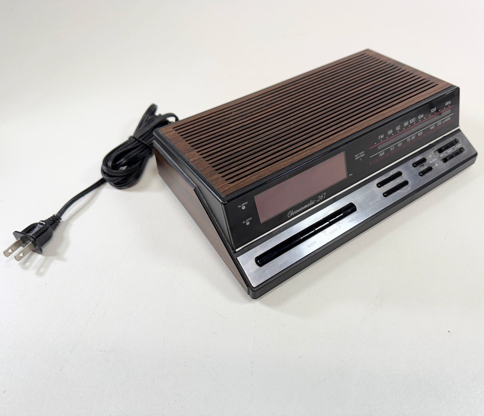 Realistic Chronomatic 267 AM/FM Alarm Clock Radio 12-1575 Tested & Working