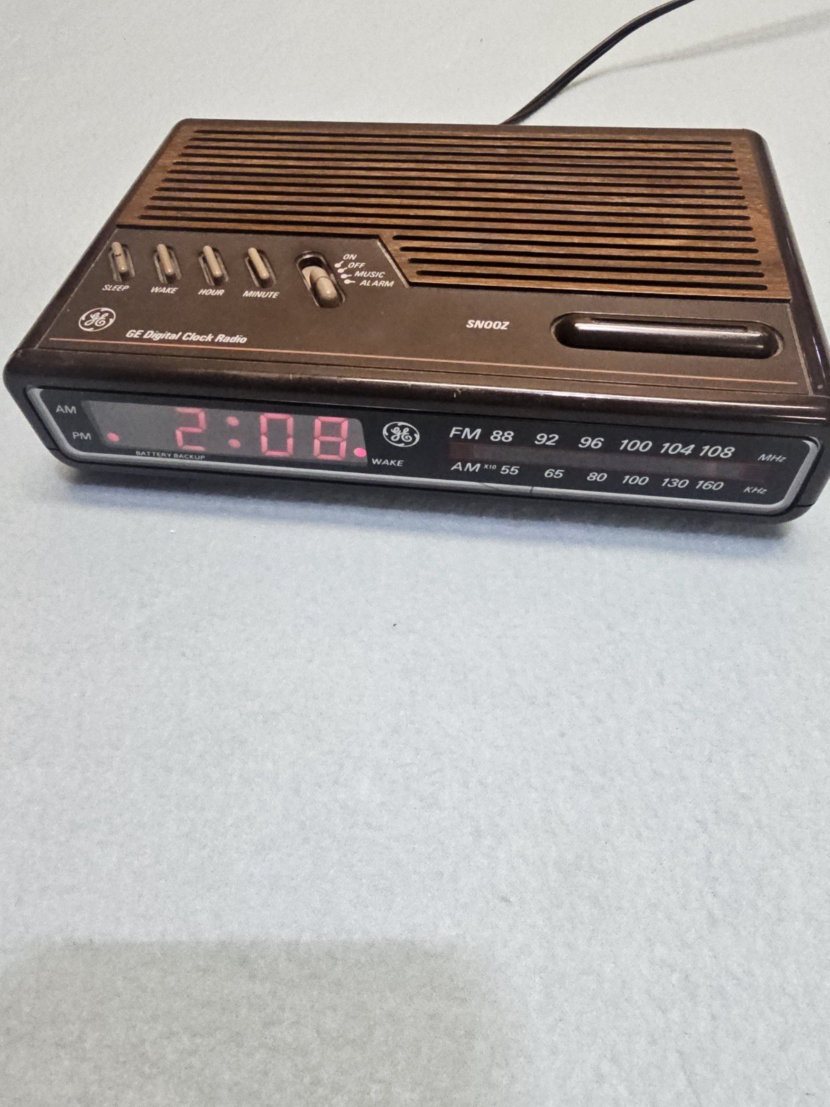 Vintage GE 7-4612B Digital Alarm Clock am/fm Radio Red Illumination Tested