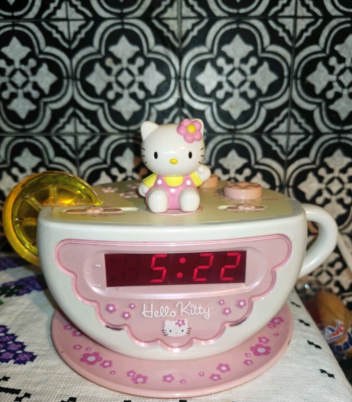 Vintage Hello Kitty Tea Cup Sanrio Radio Alarm Clock Night Light 2002 - Tested