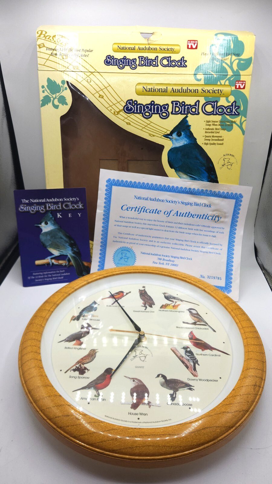 VTG National Audubon Society Singing Bird Wall Clock Faux Wood Frame 13" Works