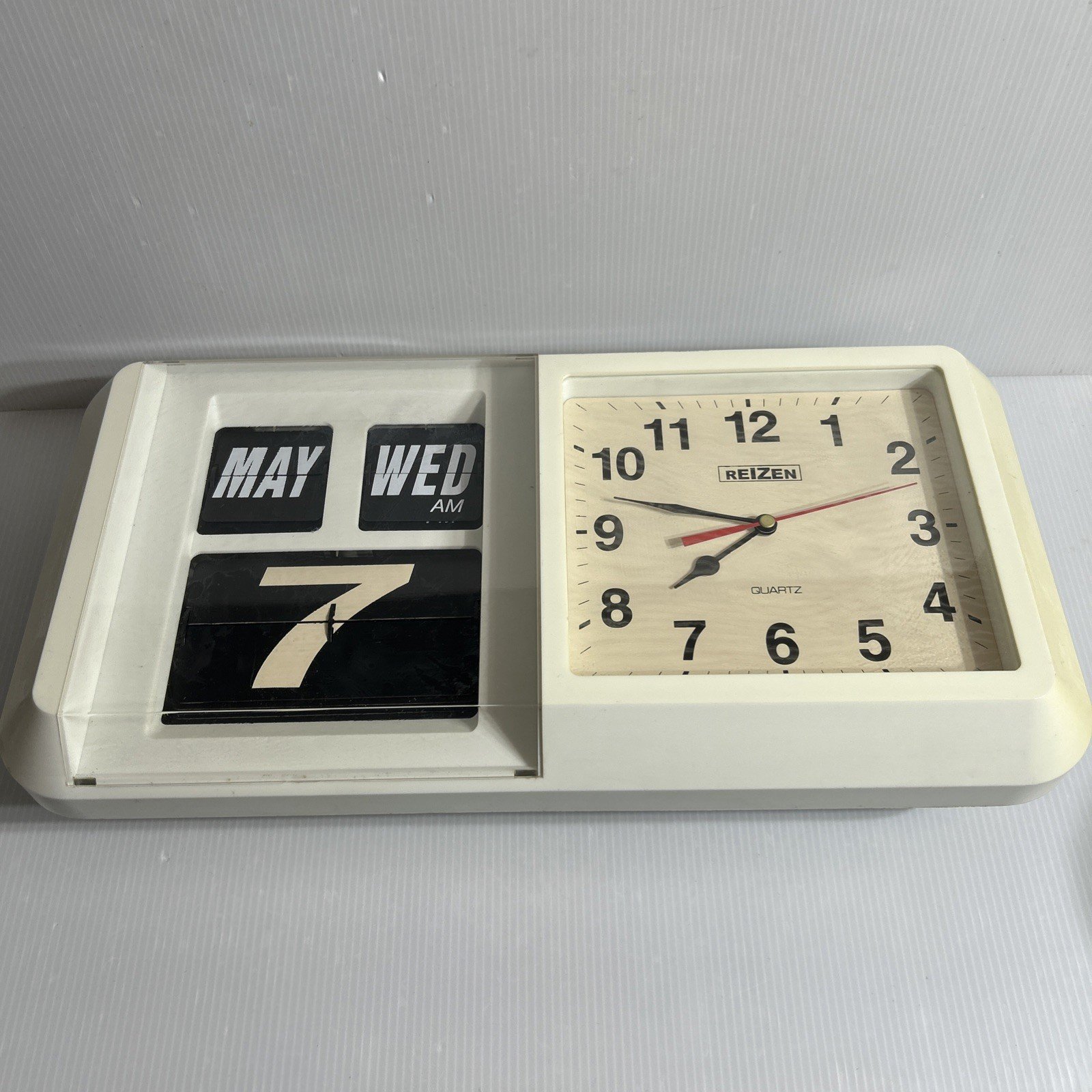 VTG Reizen Quartz Analog Retro Flip Clock MCM Day Date Calendar Read!