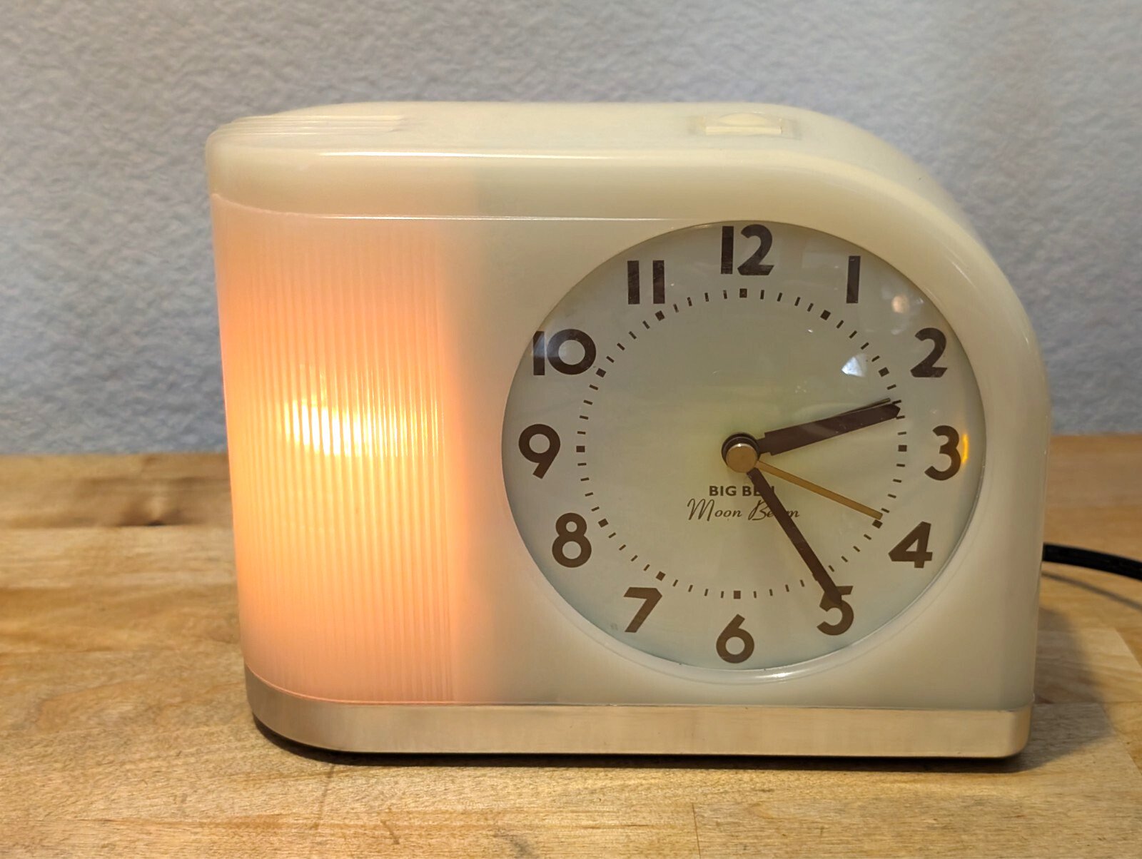 WESTCLOX Big Ben Moon Beam Alarm Clock Working Electric or Batteries Model 43000