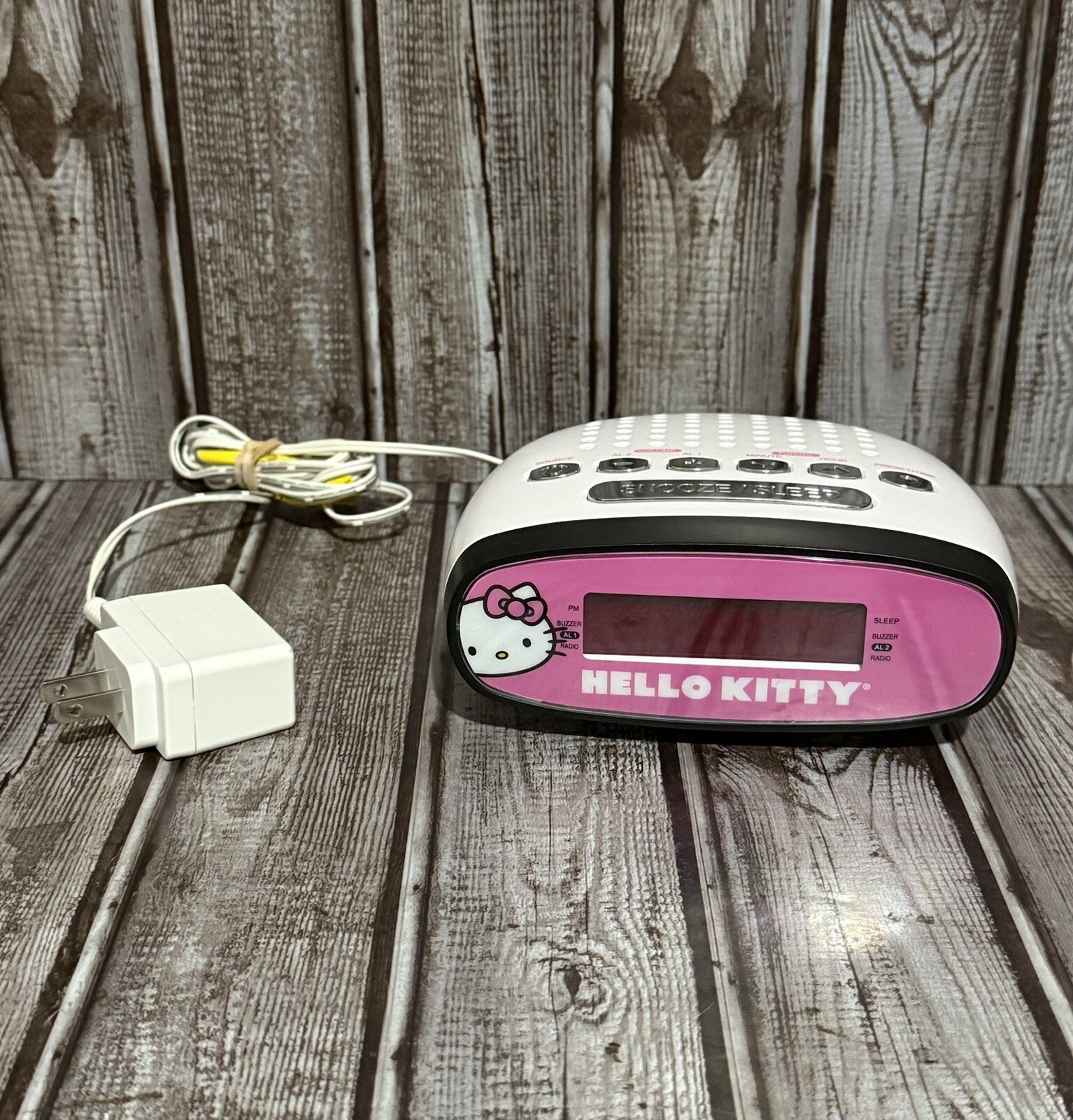 2003 Hello Kitty FM/AM Digital Dual Alarm Clock Radio Pink