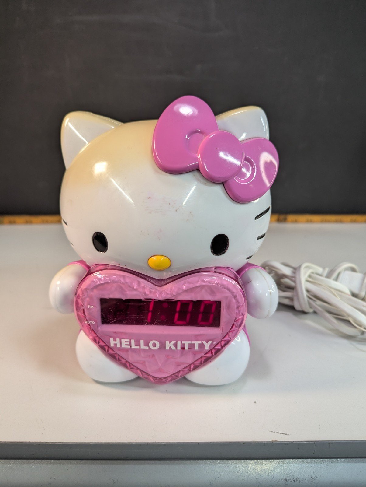 Hello Kitty Digital AM/FM Ceiling Projection Alarm Clock Radio 2012 *READ*
