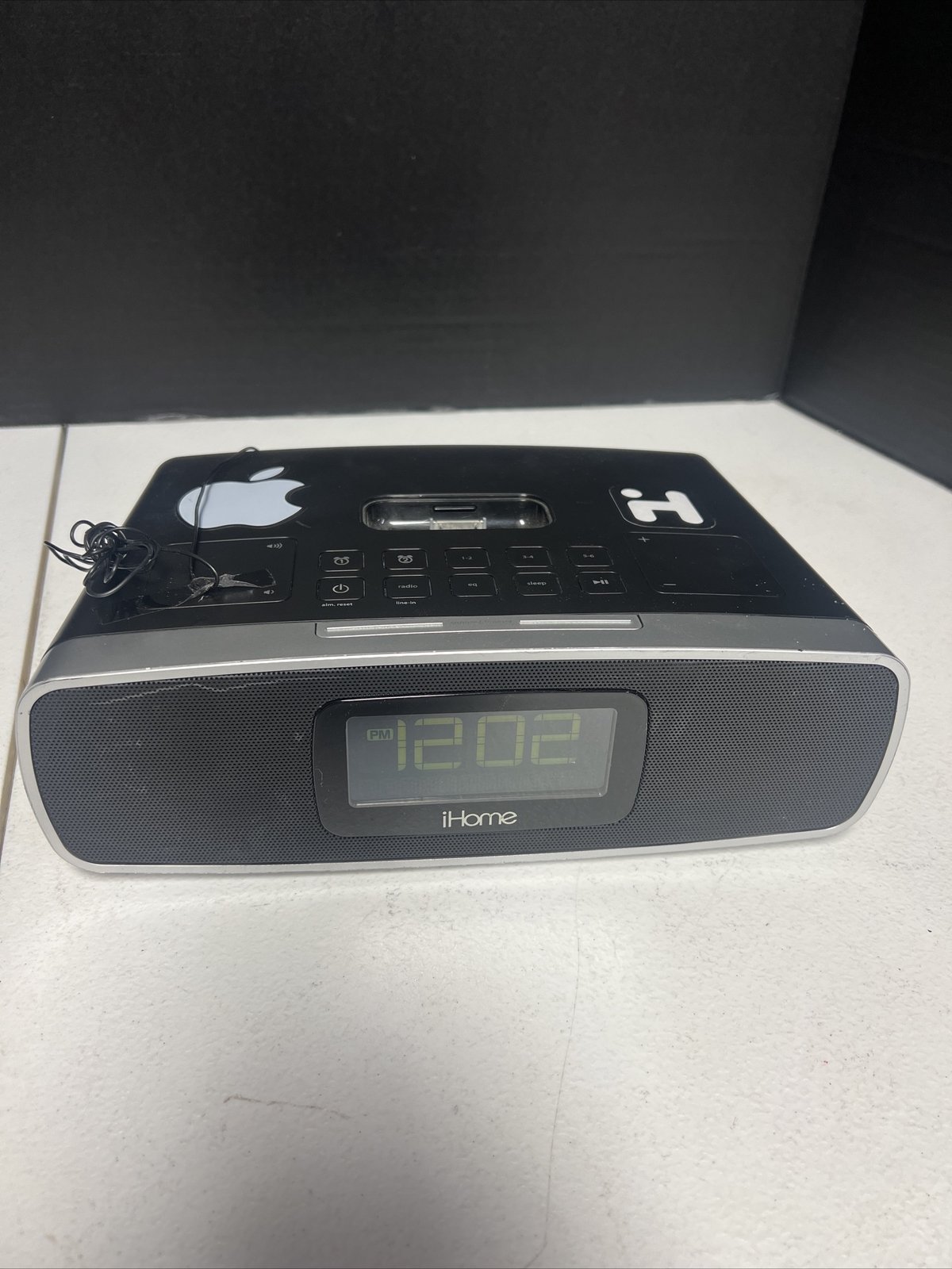 iHome iP90 AM/FM Dual Alarm Clock Radio / iPhone Converter untested