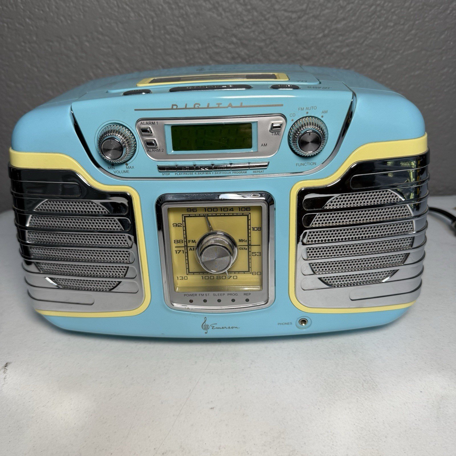 Emerson RET66TQ Retro 1950s Style Turquoise Radio, CD Player, Alarm Clock Tested