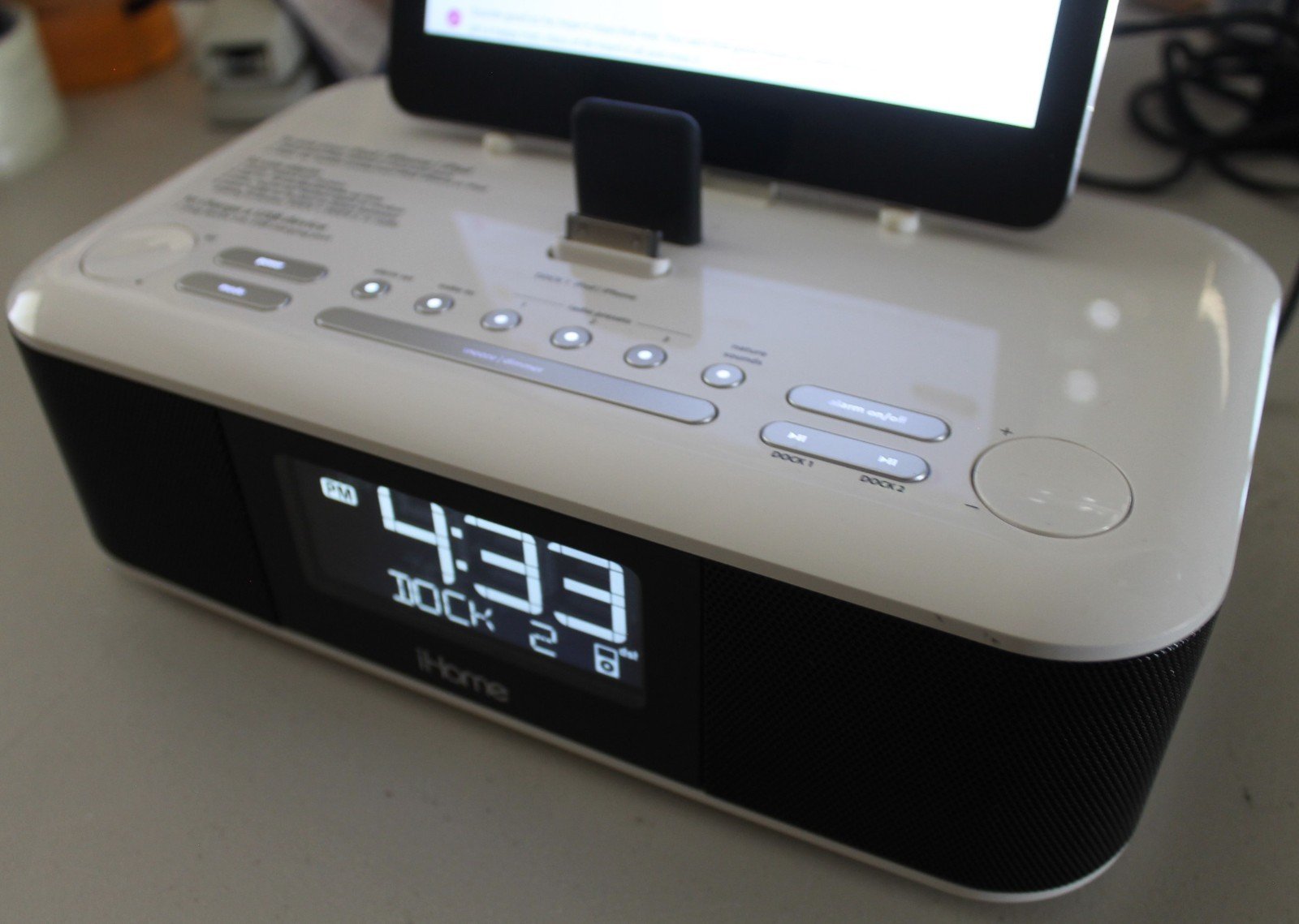 iHome HDL99 White Ipod Iphone Speaker Dock Dual Alarm Clock Radio