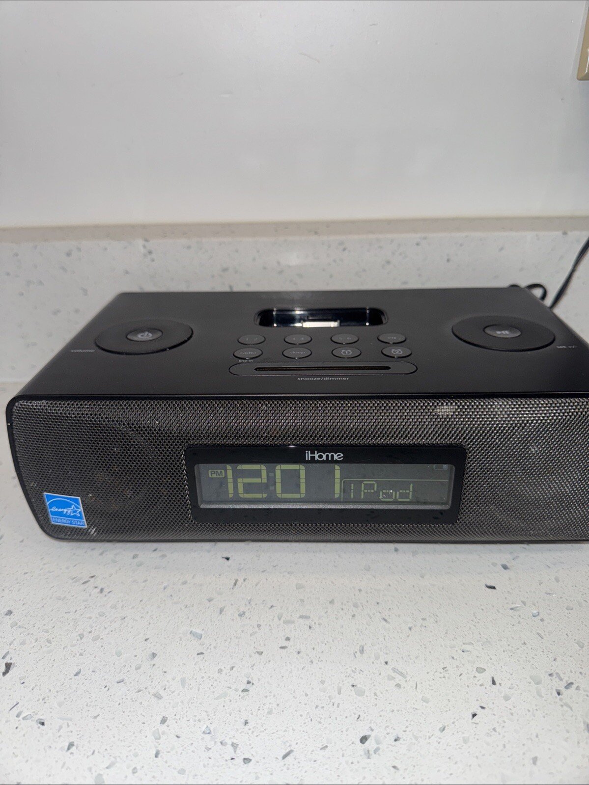 iHome model iP87 iPod radio alarm clock - black, 10"