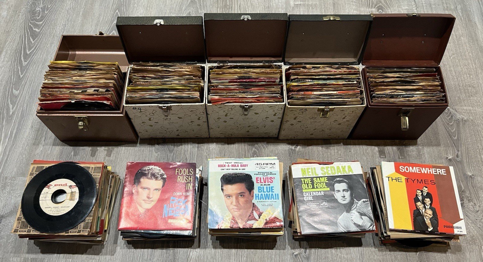 Lot of 487 Vintage 7-Inch Vinyl Records Beatles Monkees Elvis Sinatra 45 RPM