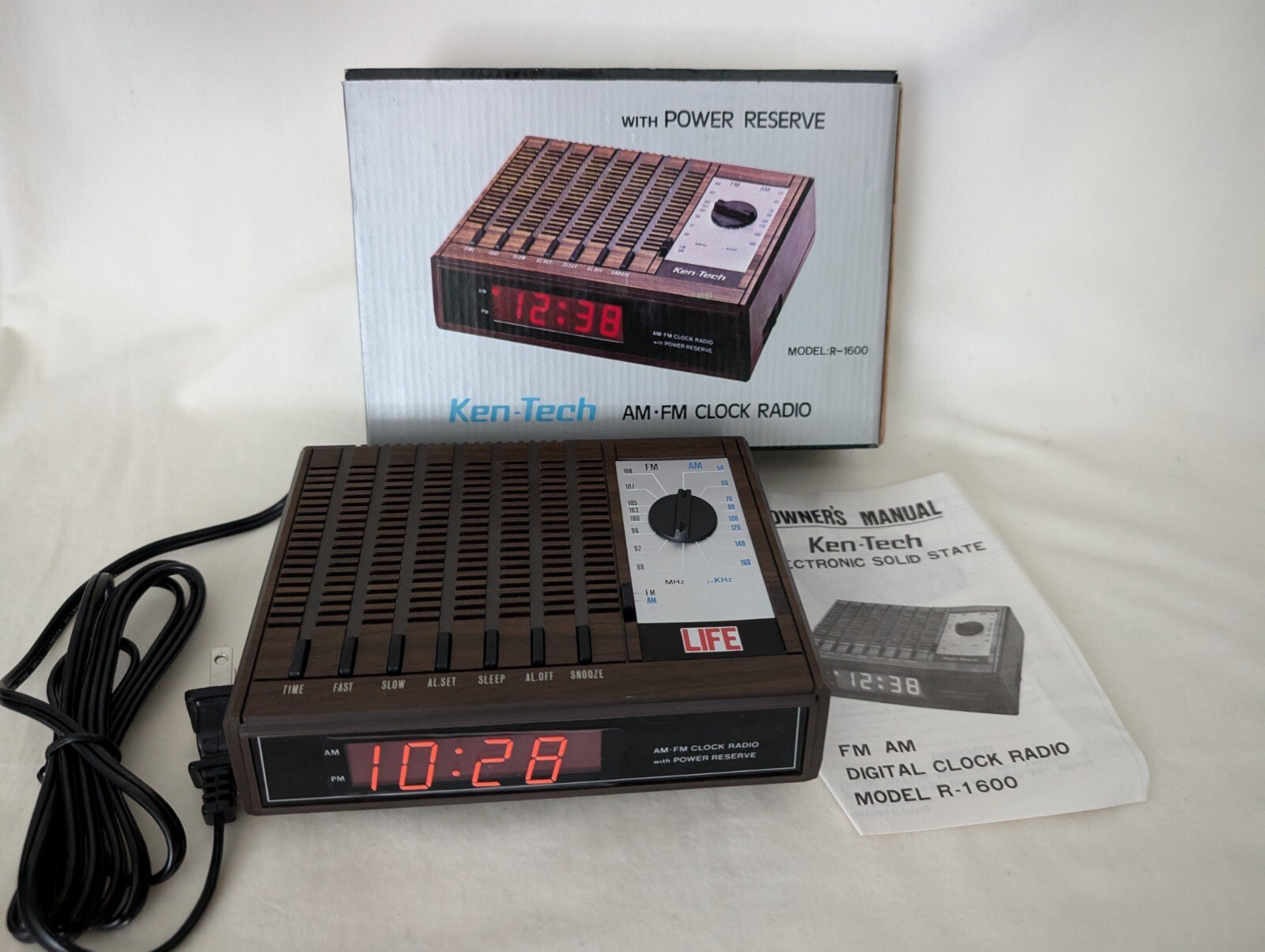 Vintage Ken-Tech Clock Radio AM/FM Alarm wood look R1600 Life Mag Works Electric