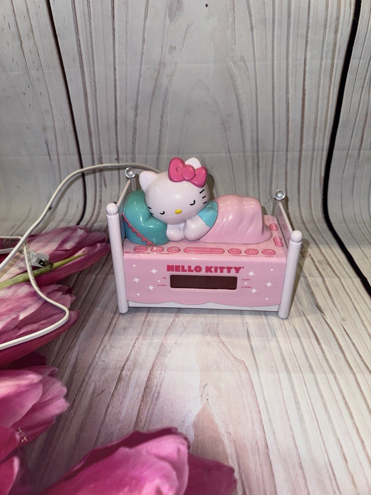 2013 Sanrio Hello Kitty Sleeping Kitty Alarm Clock Radio auto scan memory